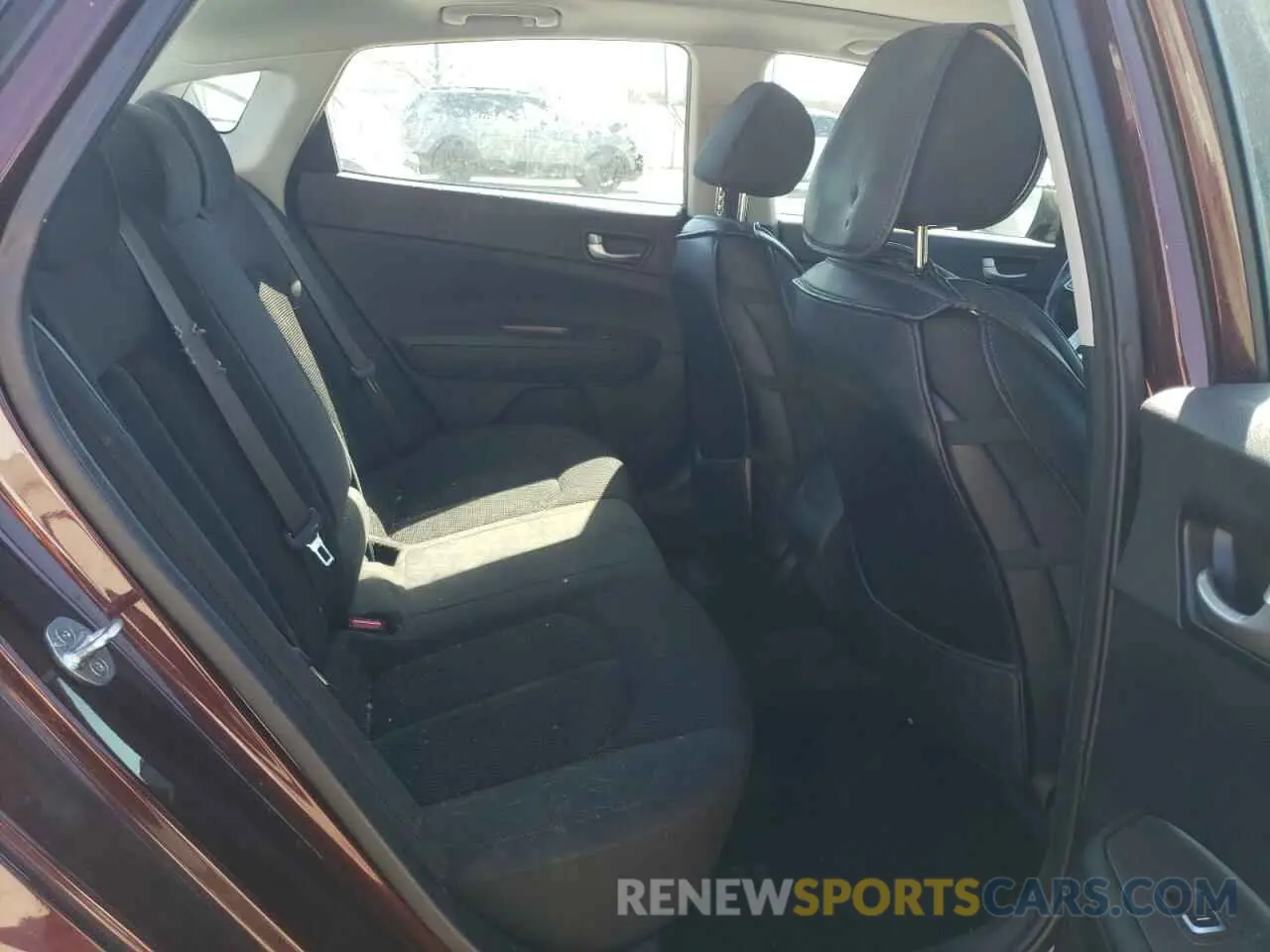 10 Photograph of a damaged car 5XXGT4L30KG311450 KIA OPTIMA 2019