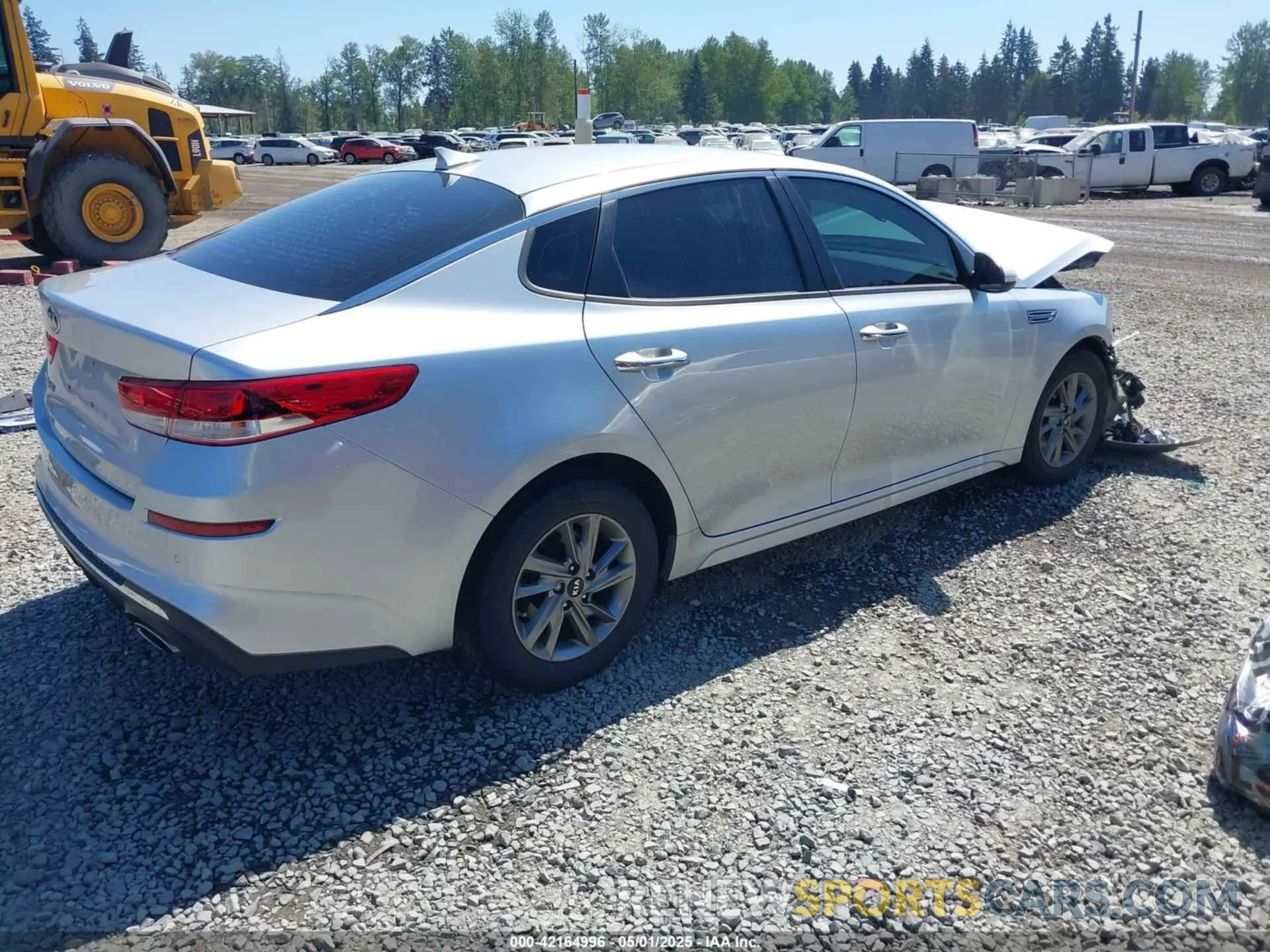 4 Photograph of a damaged car 5XXGT4L30KG327423 KIA OPTIMA 2019