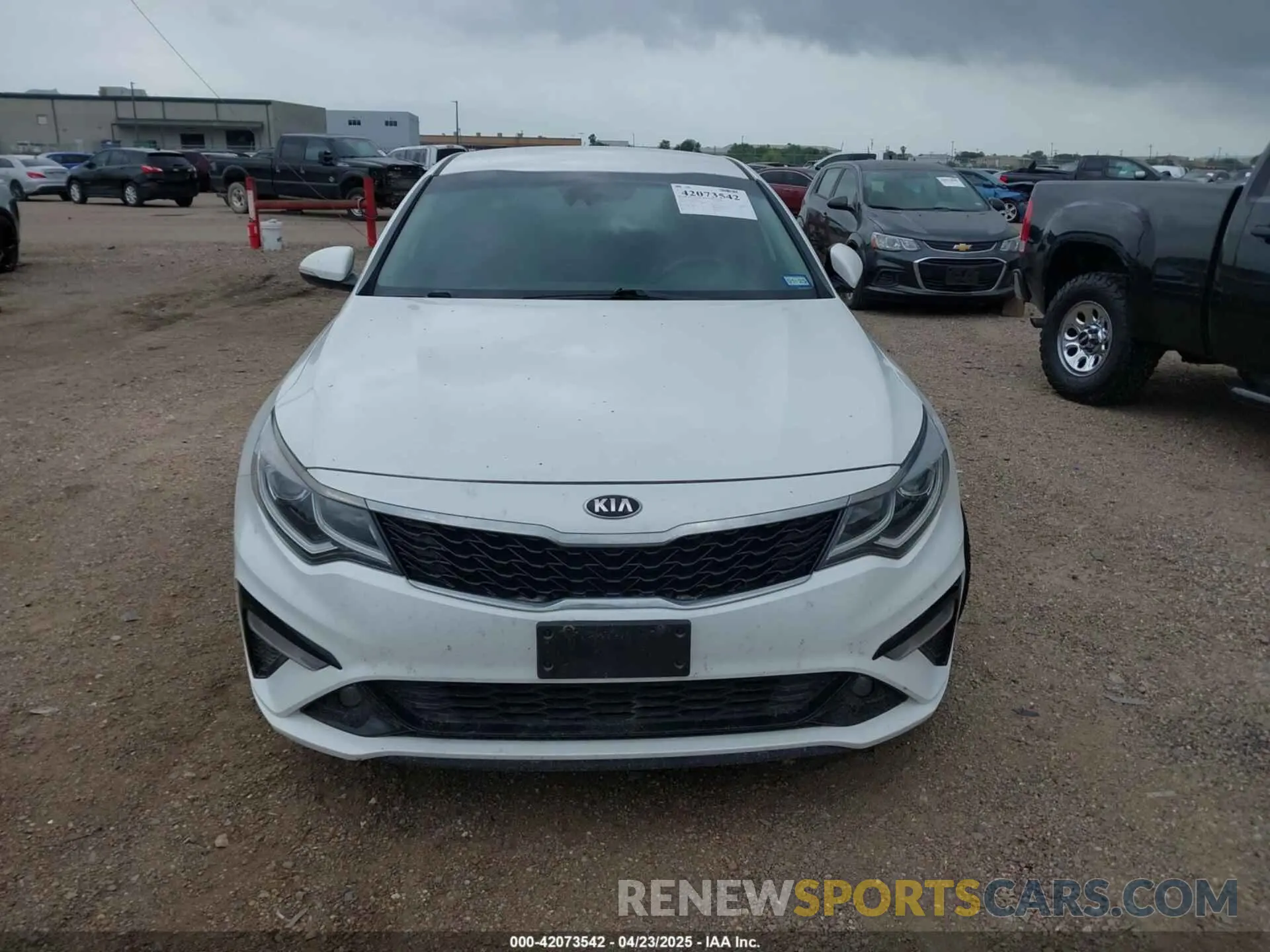11 Photograph of a damaged car 5XXGT4L30KG333769 KIA OPTIMA 2019