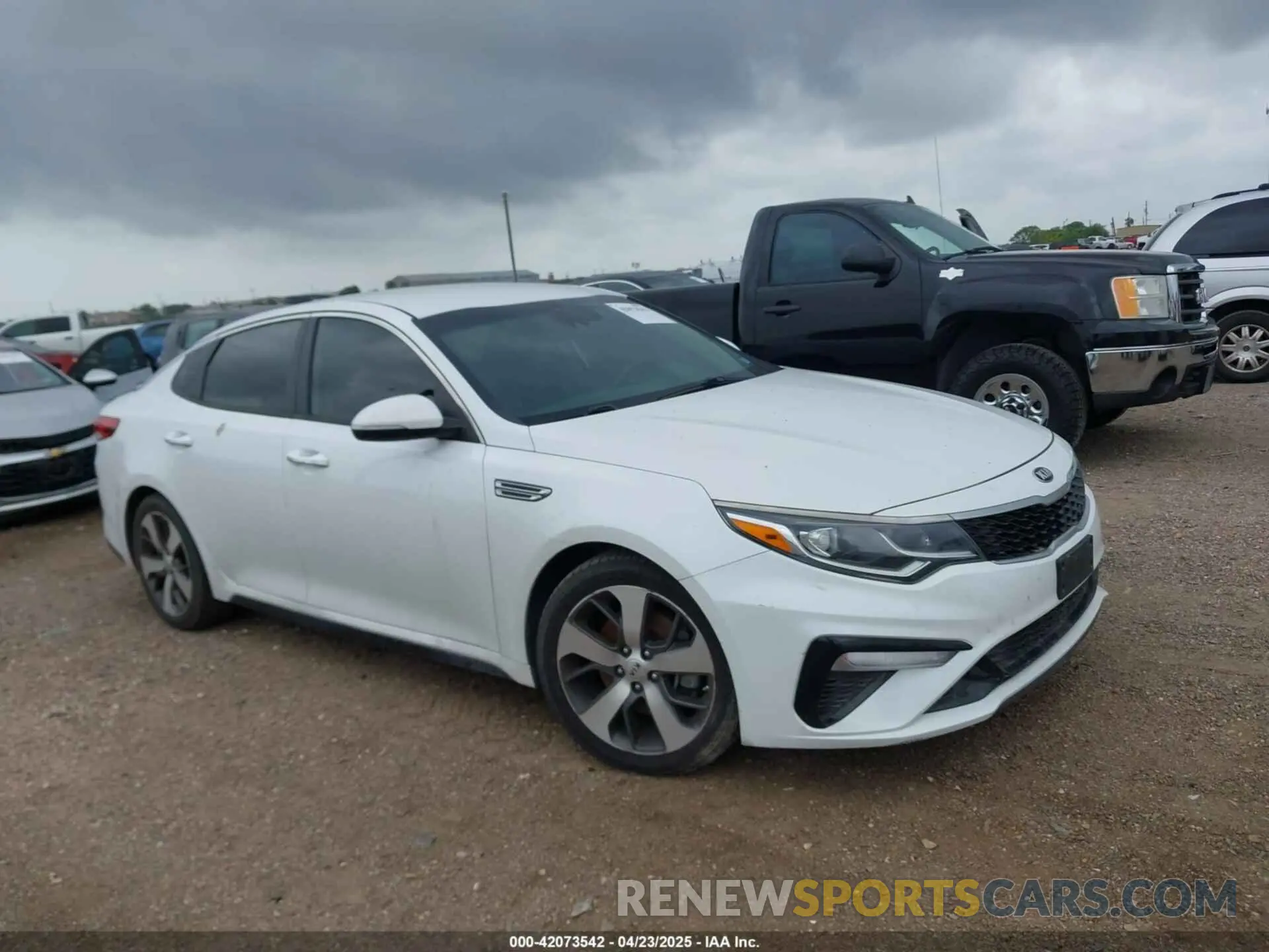 12 Photograph of a damaged car 5XXGT4L30KG333769 KIA OPTIMA 2019