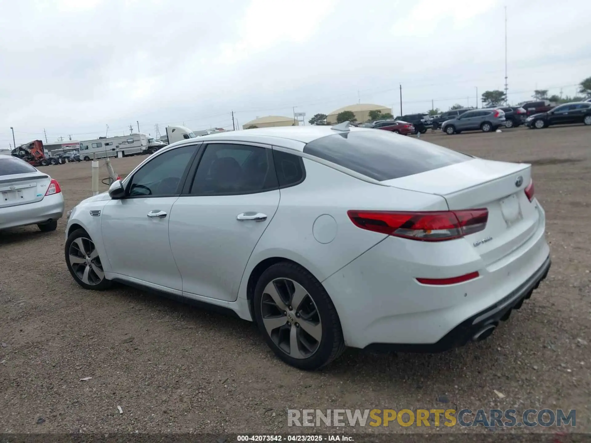 13 Photograph of a damaged car 5XXGT4L30KG333769 KIA OPTIMA 2019