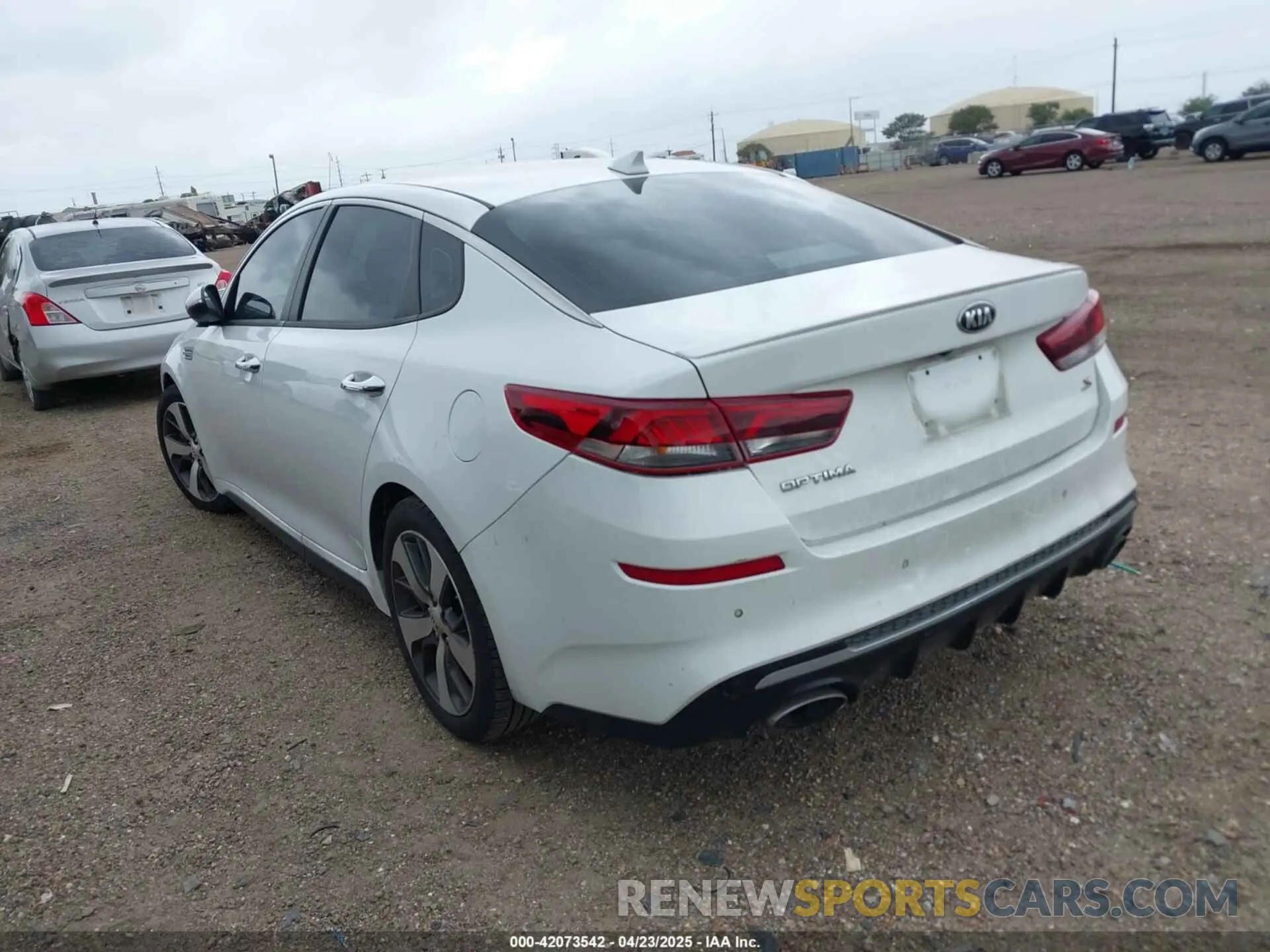 3 Photograph of a damaged car 5XXGT4L30KG333769 KIA OPTIMA 2019