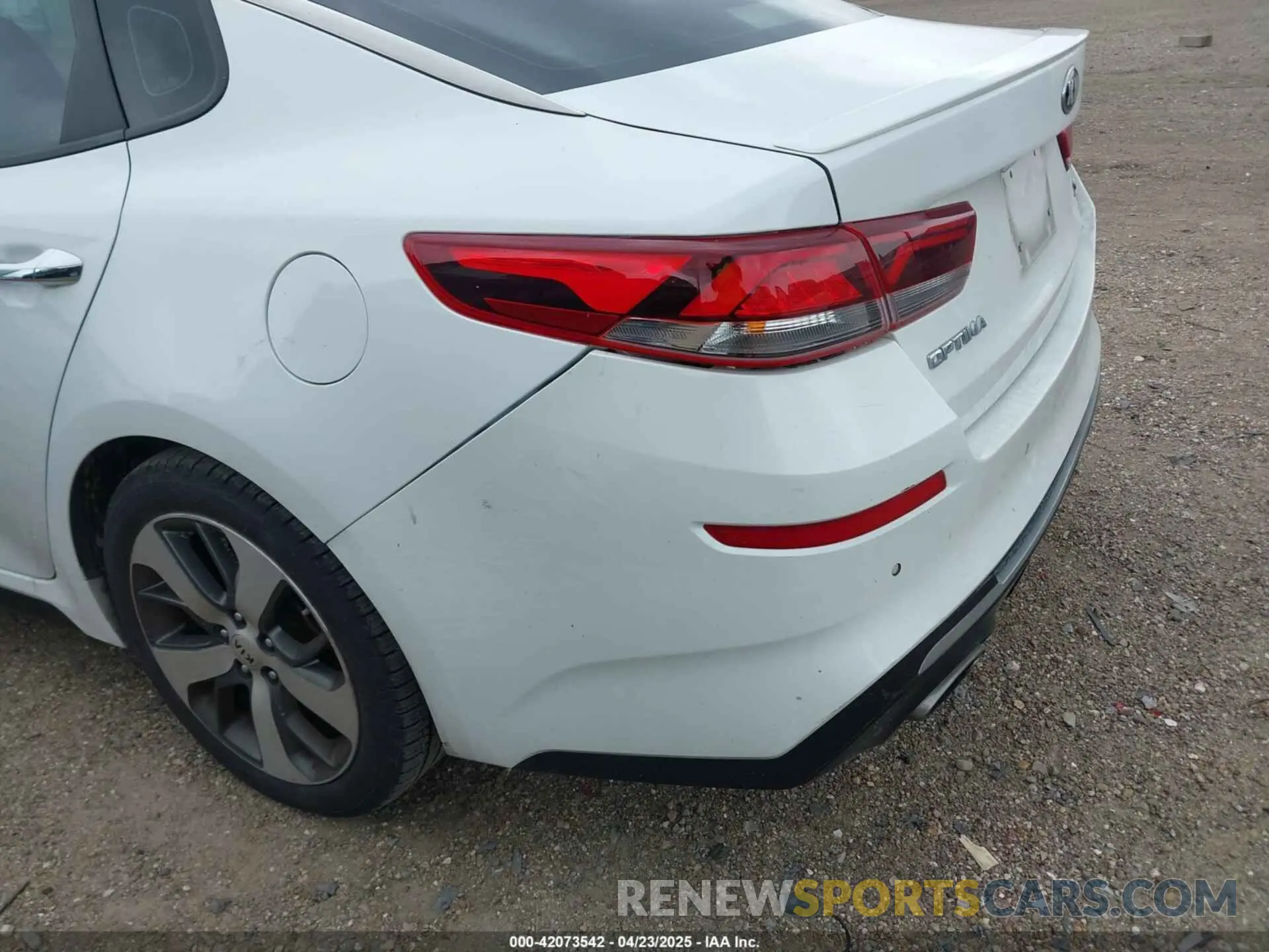 6 Photograph of a damaged car 5XXGT4L30KG333769 KIA OPTIMA 2019