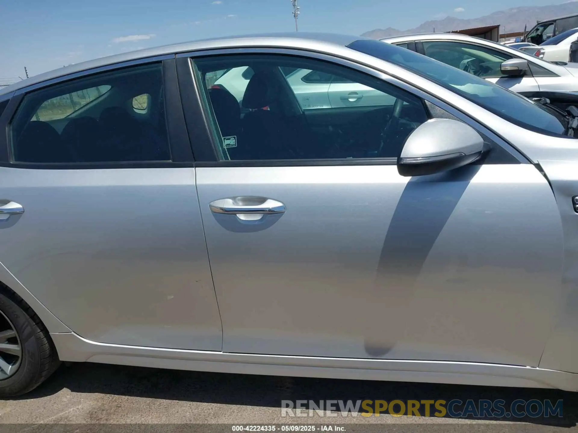 14 Photograph of a damaged car 5XXGT4L30KG334033 KIA OPTIMA 2019