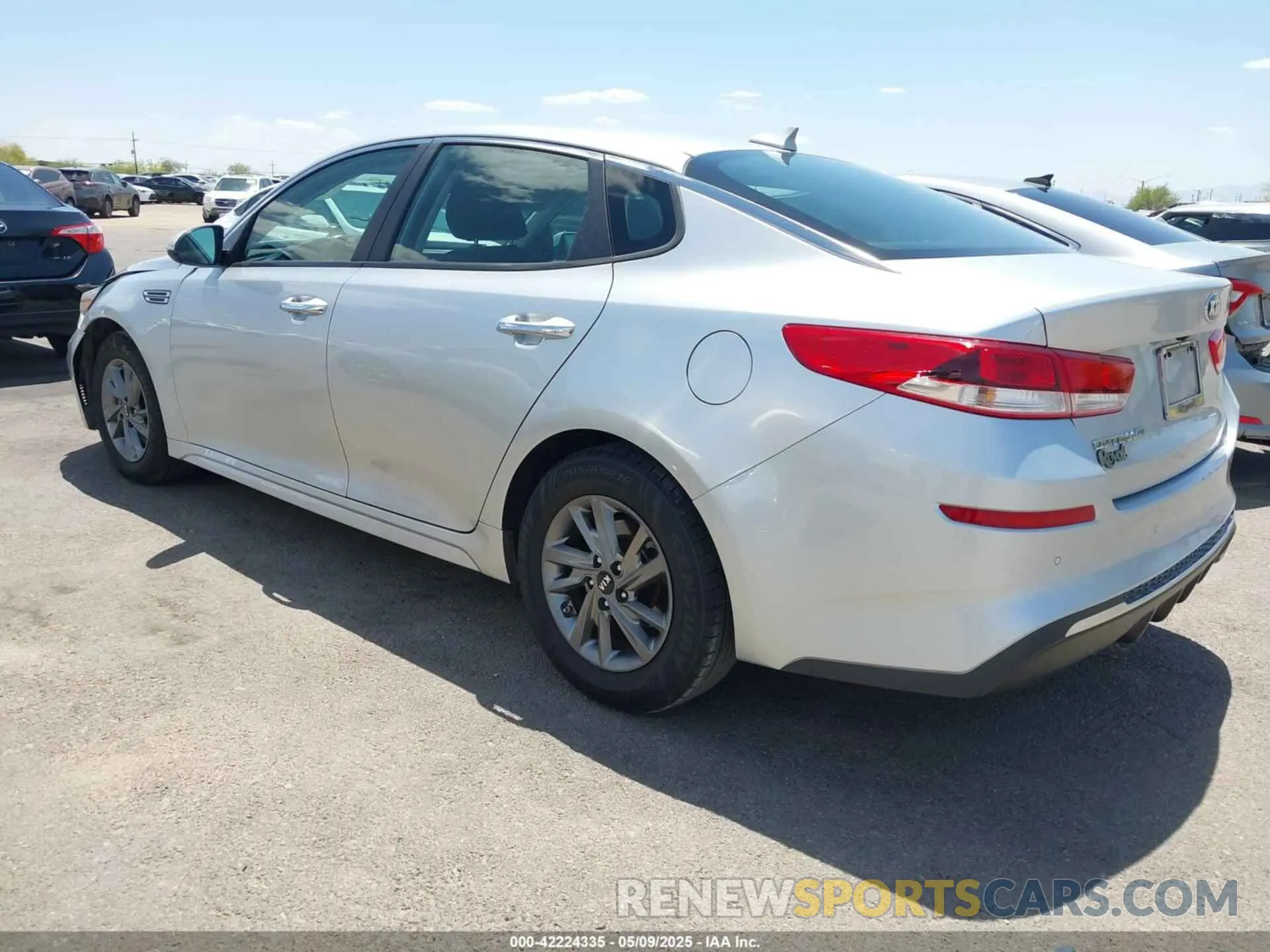 3 Photograph of a damaged car 5XXGT4L30KG334033 KIA OPTIMA 2019
