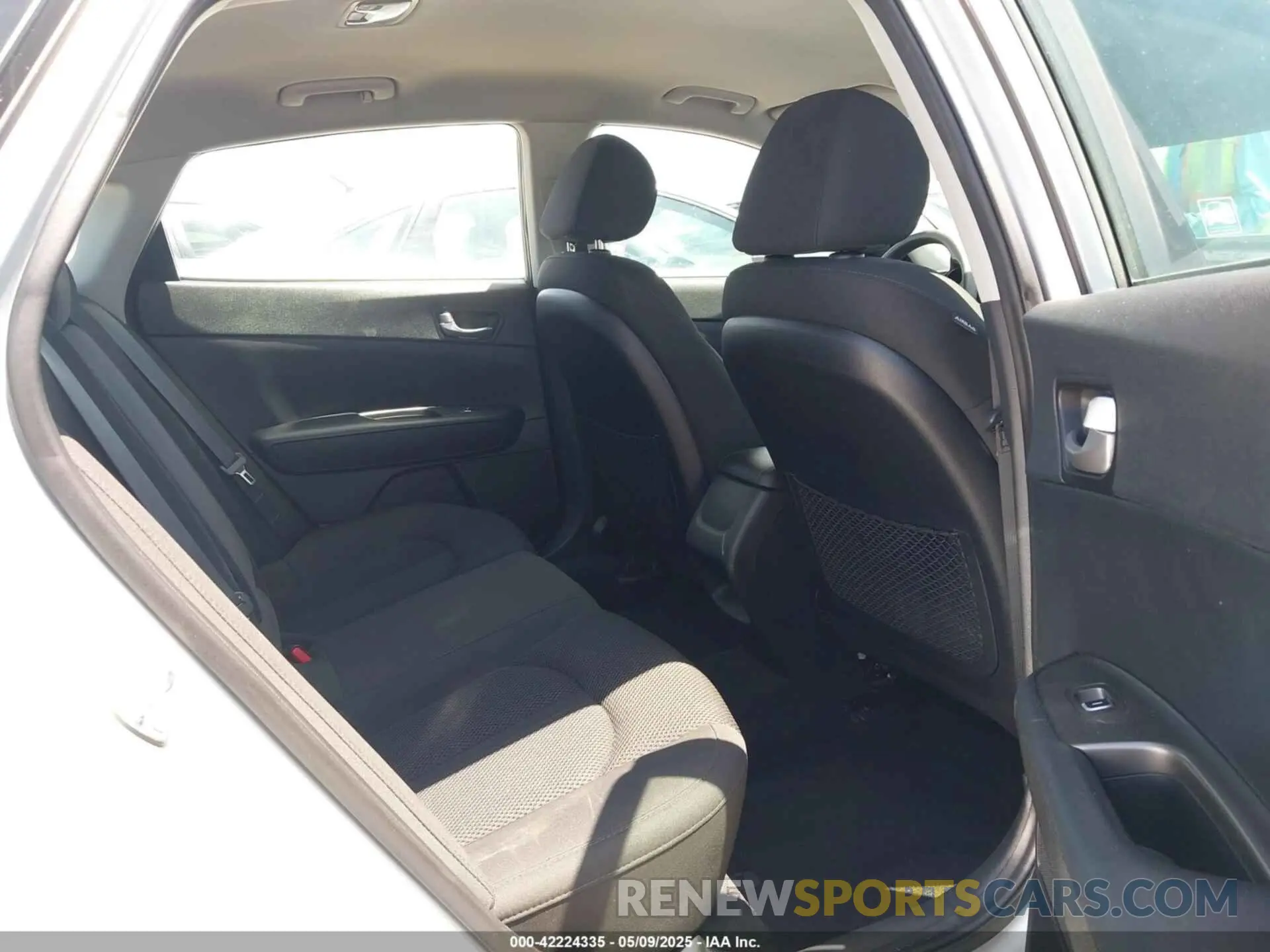 8 Photograph of a damaged car 5XXGT4L30KG334033 KIA OPTIMA 2019