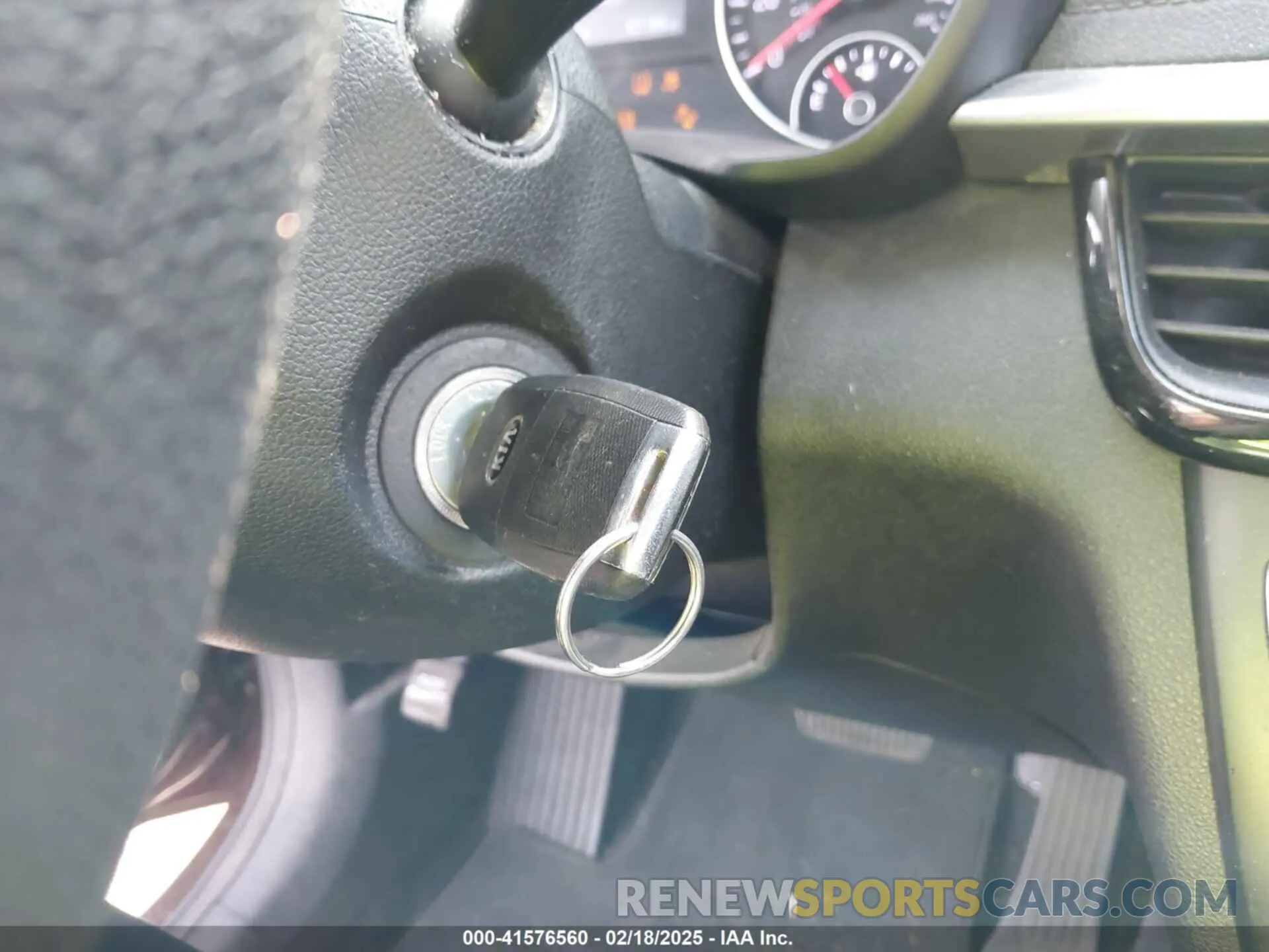 11 Photograph of a damaged car 5XXGT4L30KG339362 KIA OPTIMA 2019