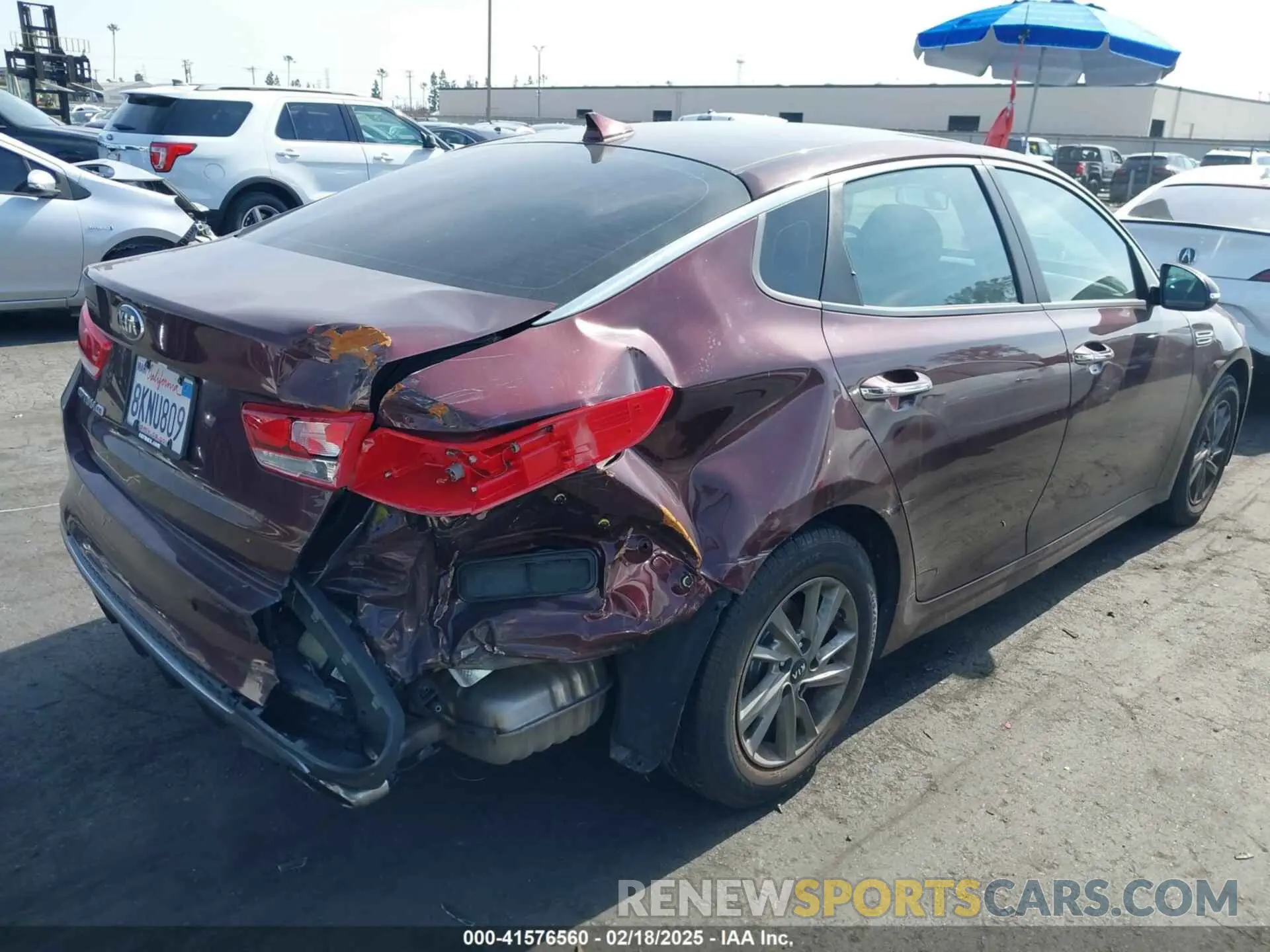 4 Photograph of a damaged car 5XXGT4L30KG339362 KIA OPTIMA 2019