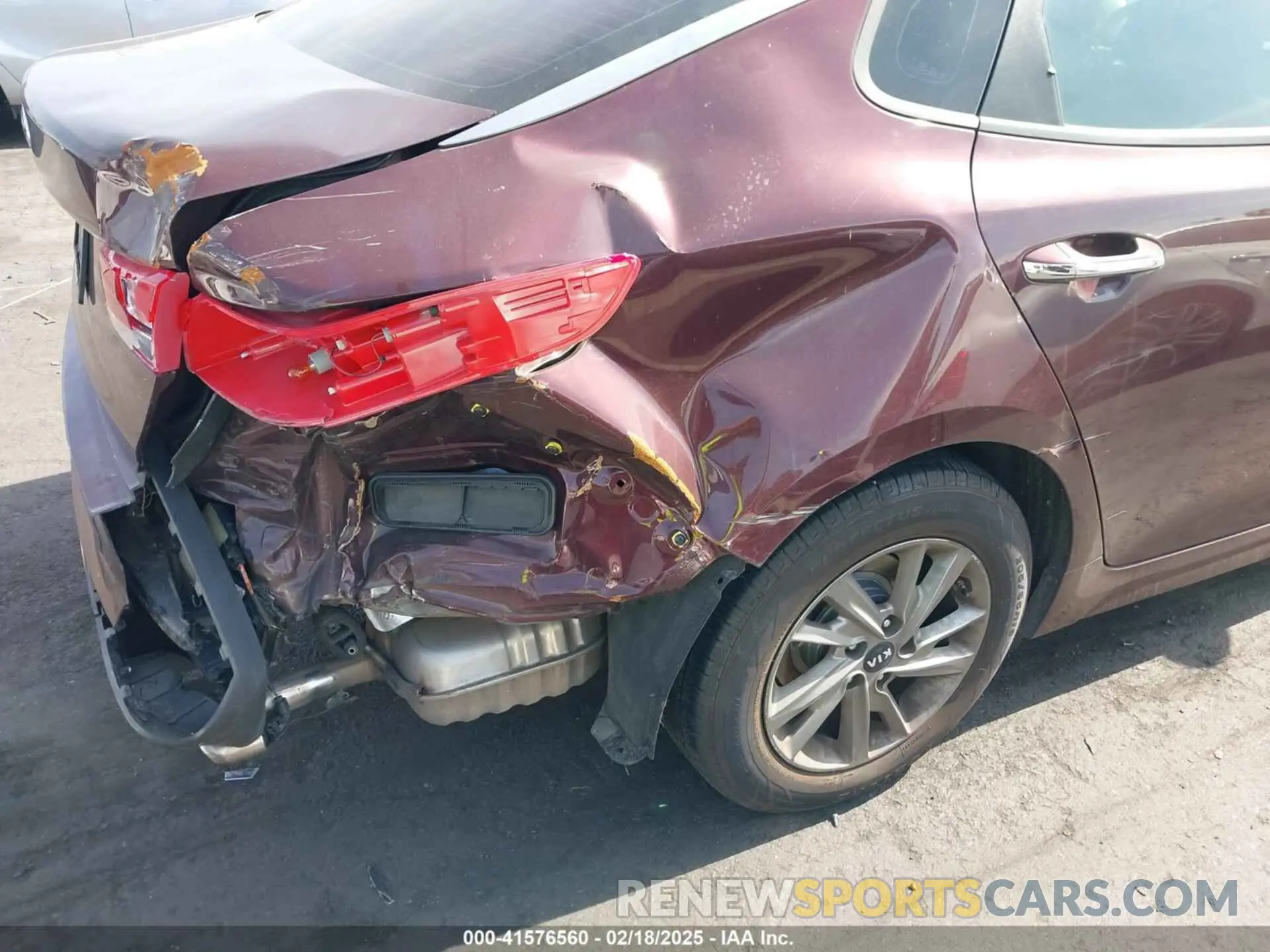 6 Photograph of a damaged car 5XXGT4L30KG339362 KIA OPTIMA 2019