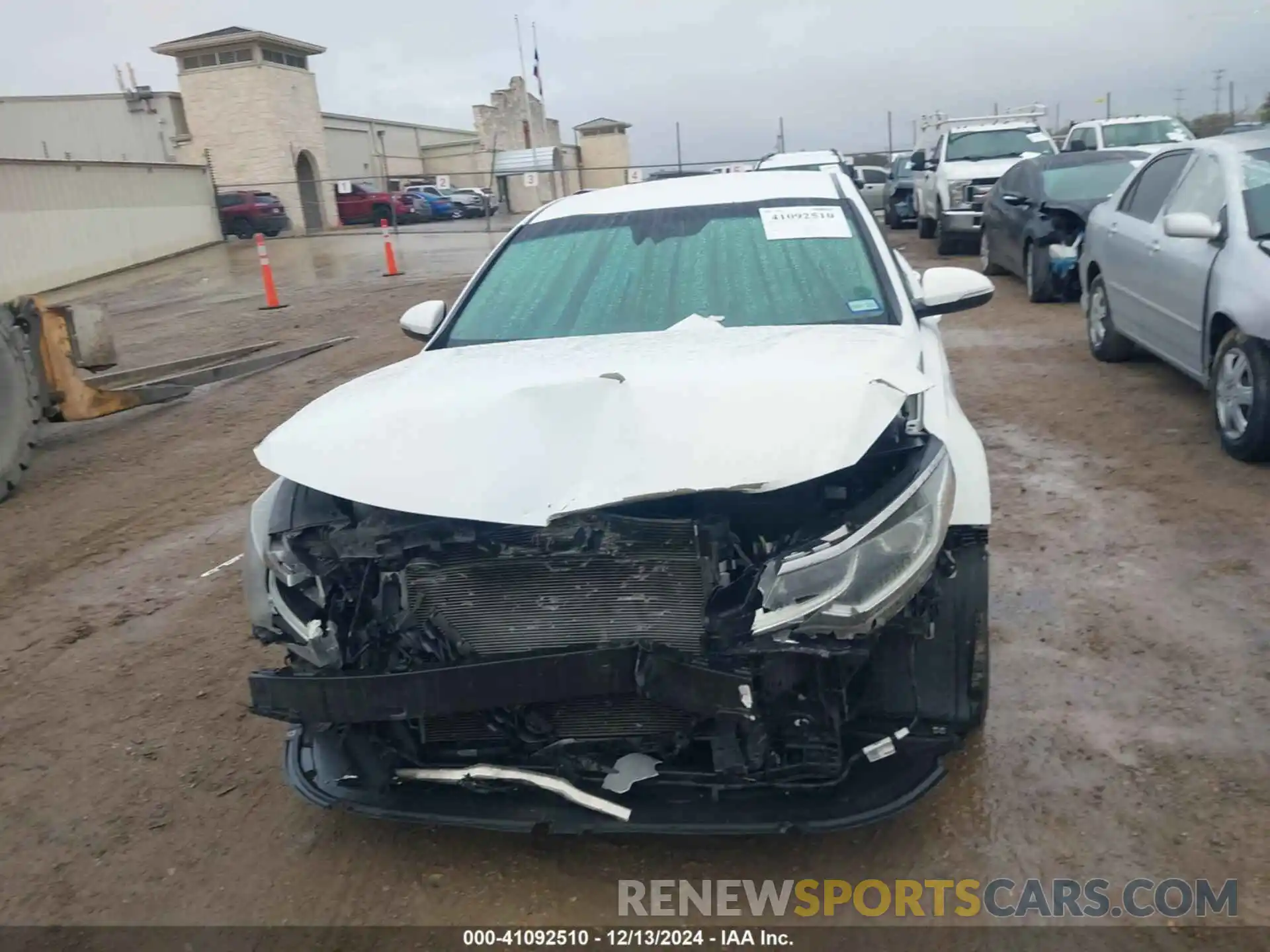 13 Photograph of a damaged car 5XXGT4L30KG350958 KIA OPTIMA 2019