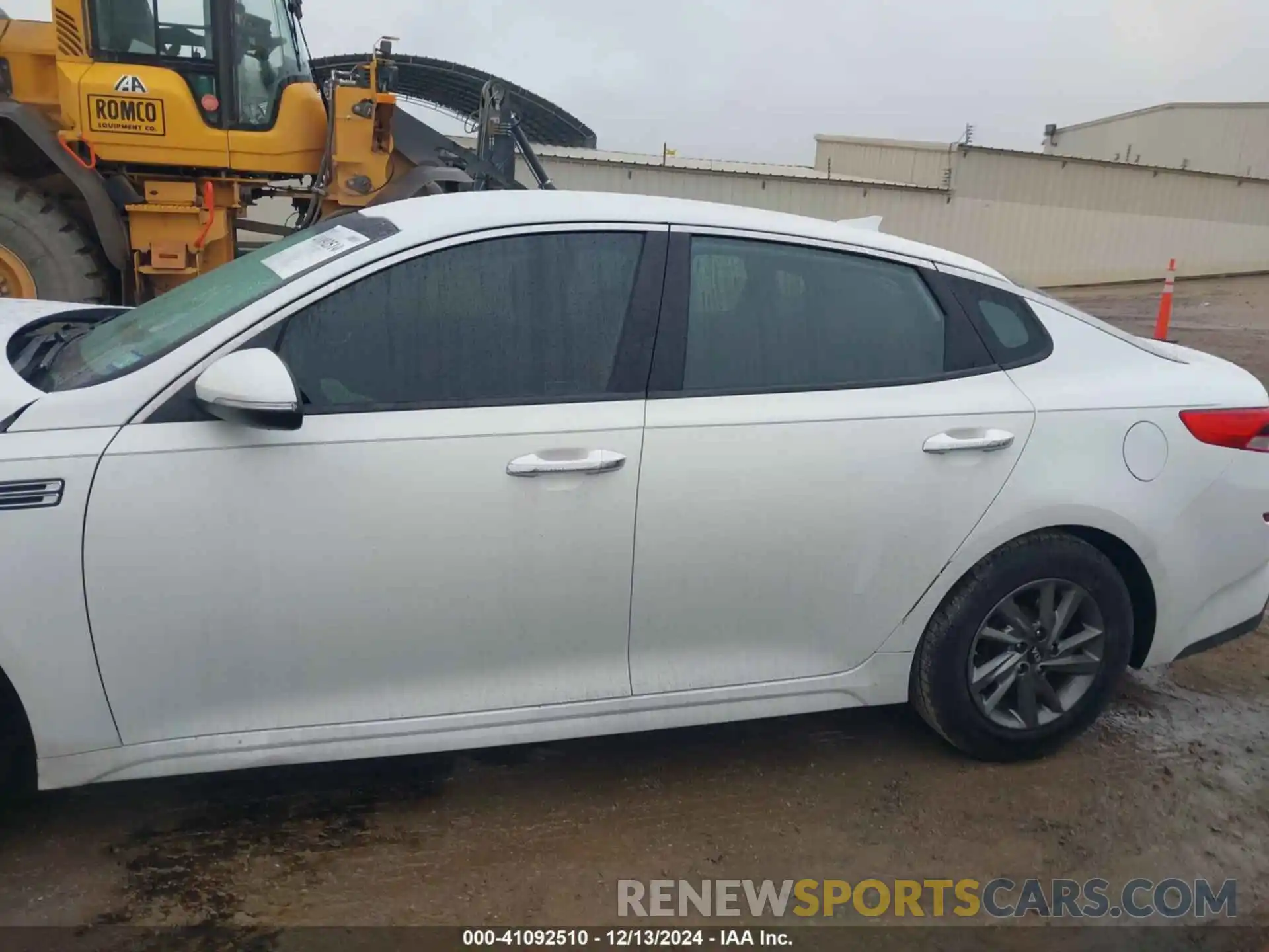 15 Photograph of a damaged car 5XXGT4L30KG350958 KIA OPTIMA 2019