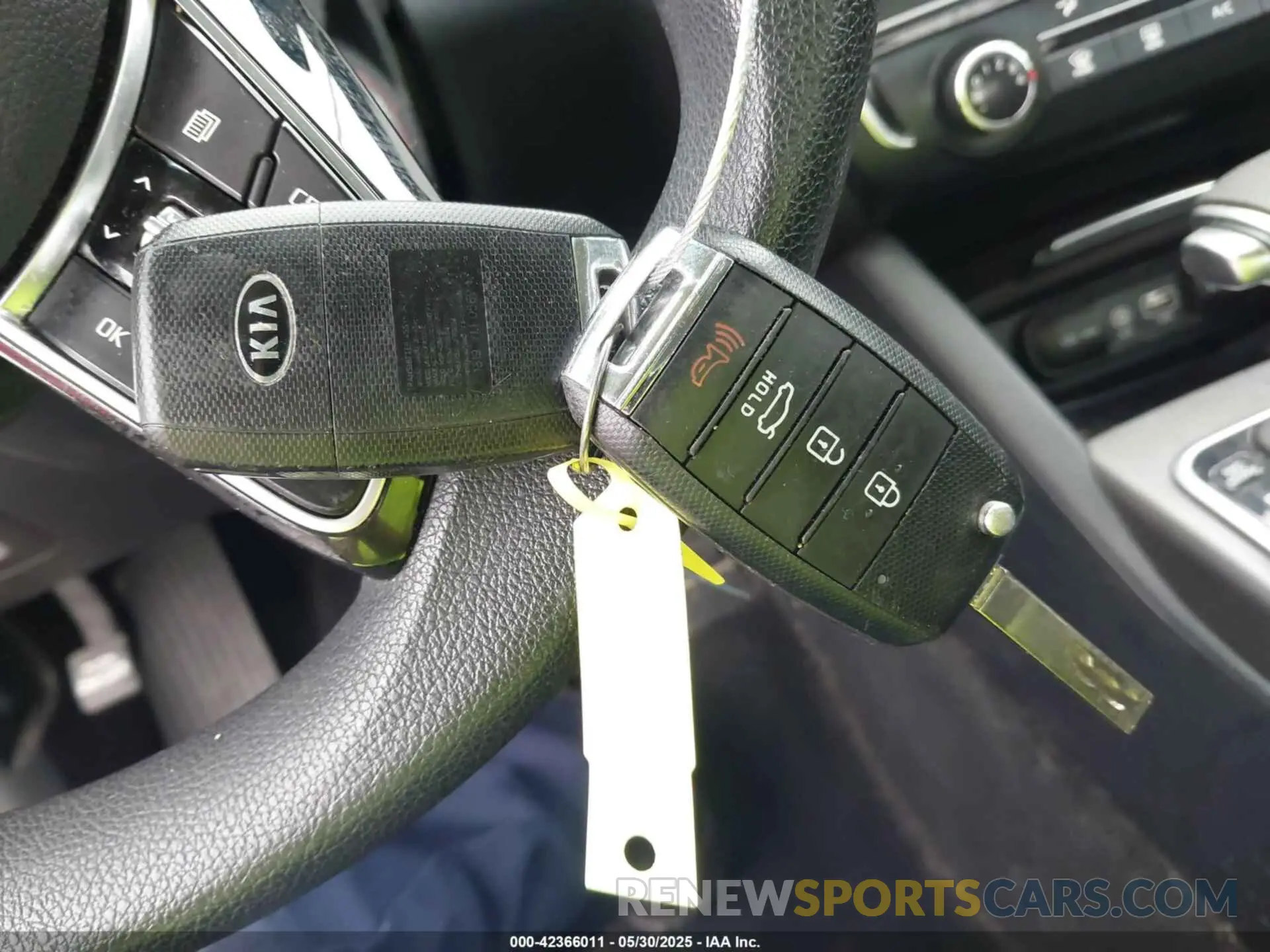 11 Photograph of a damaged car 5XXGT4L30KG355125 KIA OPTIMA 2019