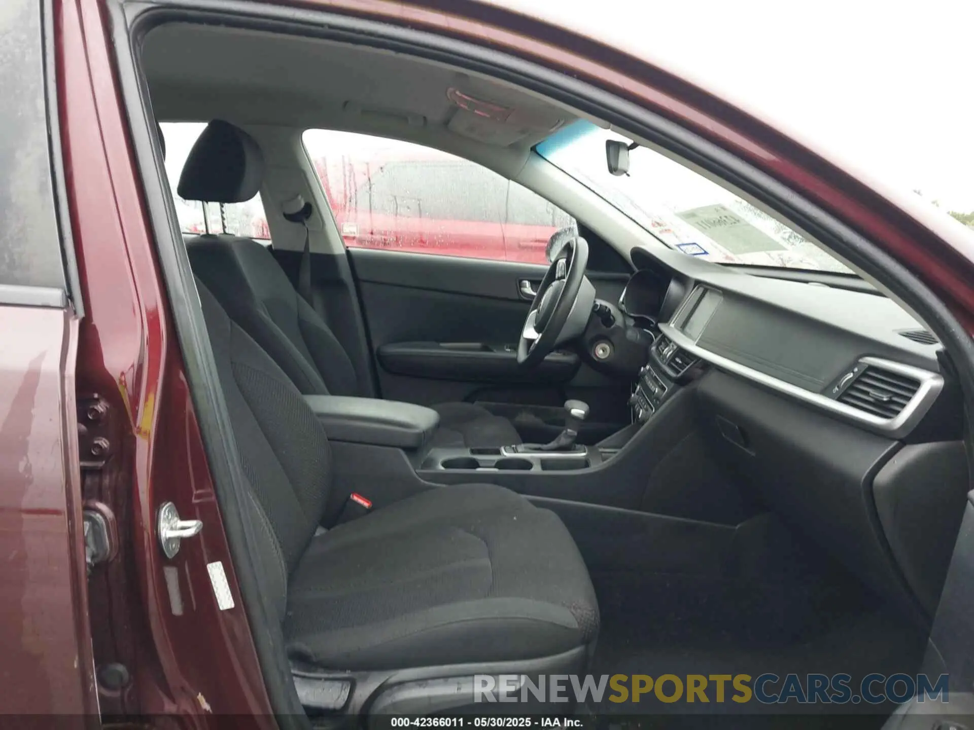 5 Photograph of a damaged car 5XXGT4L30KG355125 KIA OPTIMA 2019