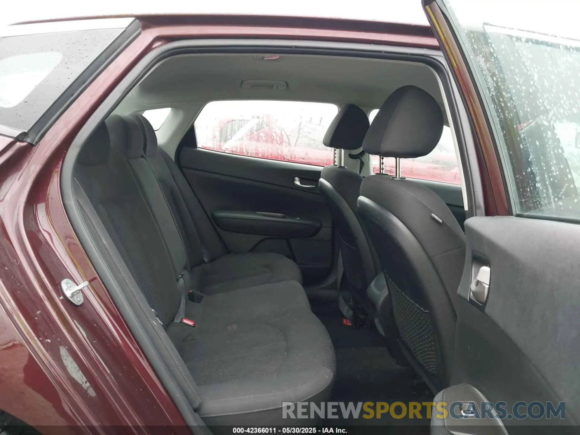 8 Photograph of a damaged car 5XXGT4L30KG355125 KIA OPTIMA 2019