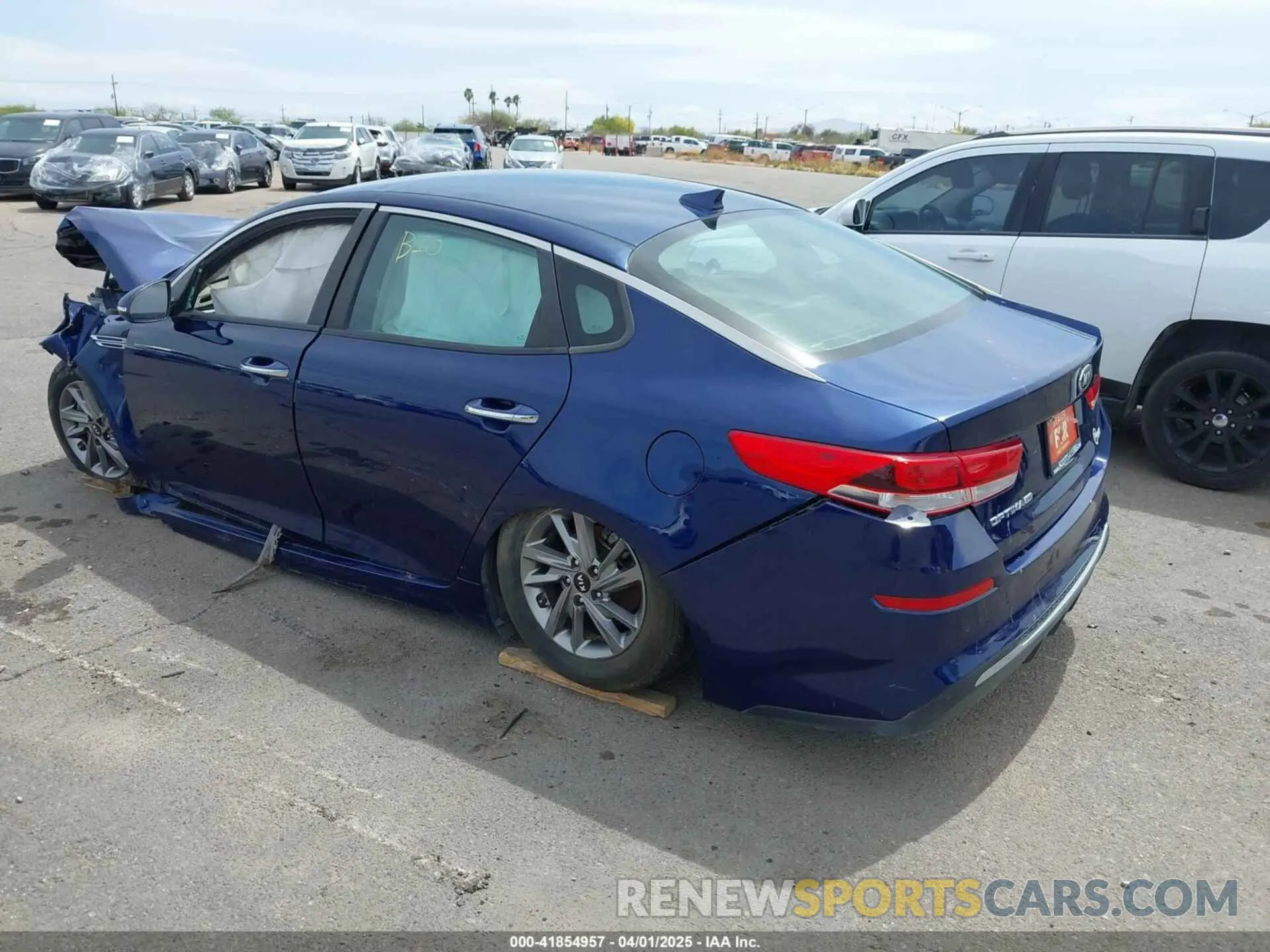 3 Photograph of a damaged car 5XXGT4L30KG357618 KIA OPTIMA 2019