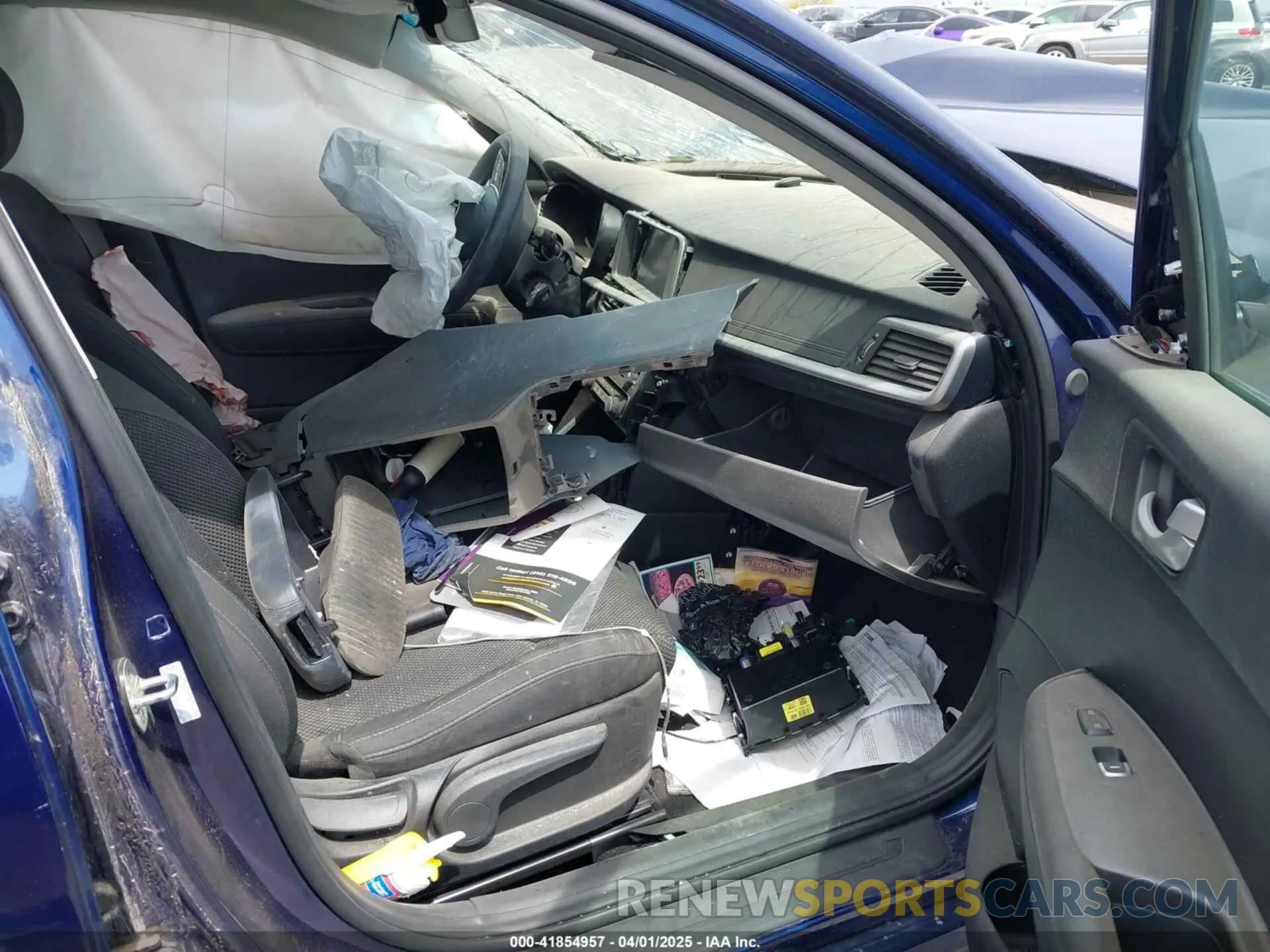 5 Photograph of a damaged car 5XXGT4L30KG357618 KIA OPTIMA 2019