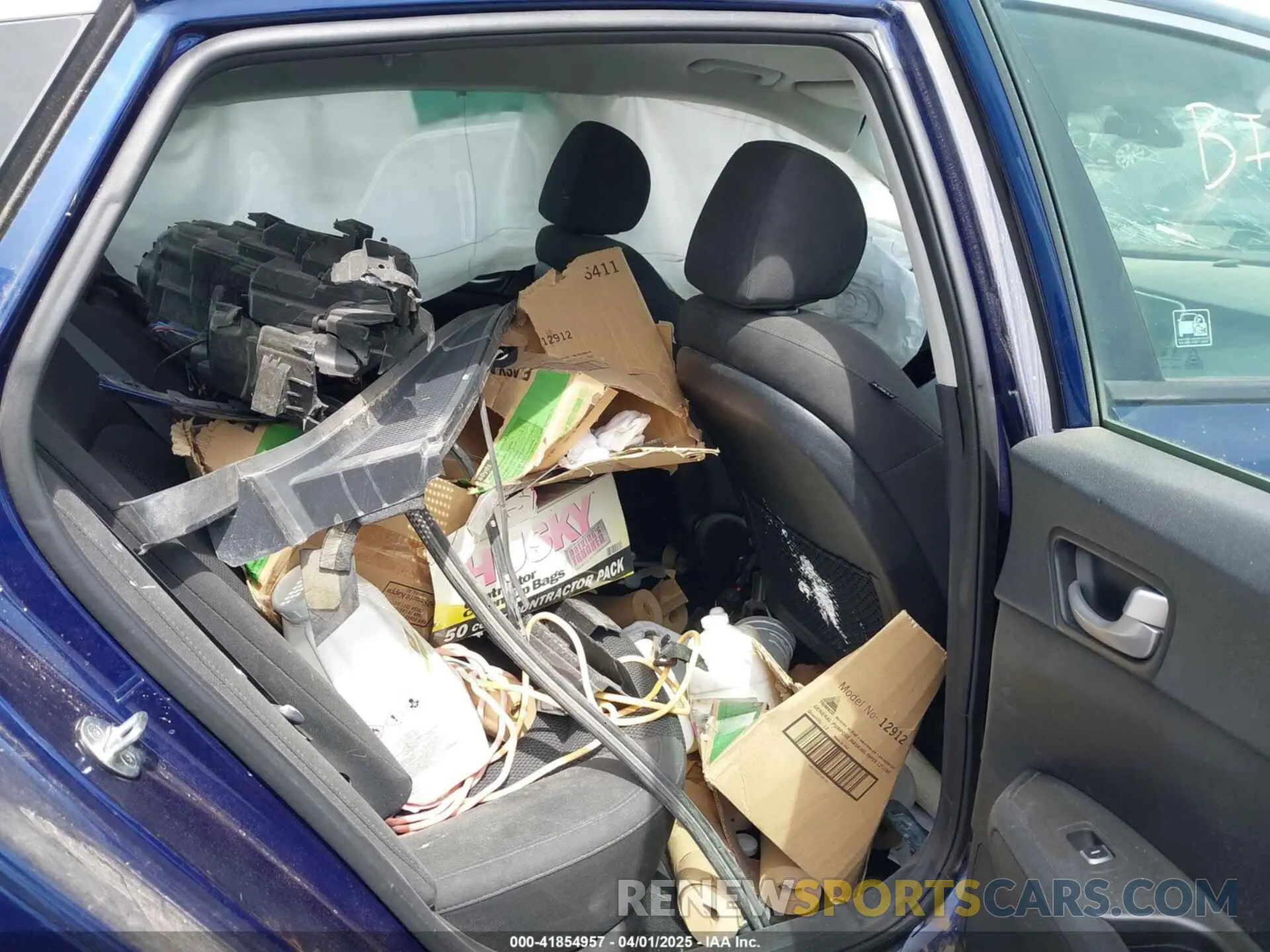 8 Photograph of a damaged car 5XXGT4L30KG357618 KIA OPTIMA 2019
