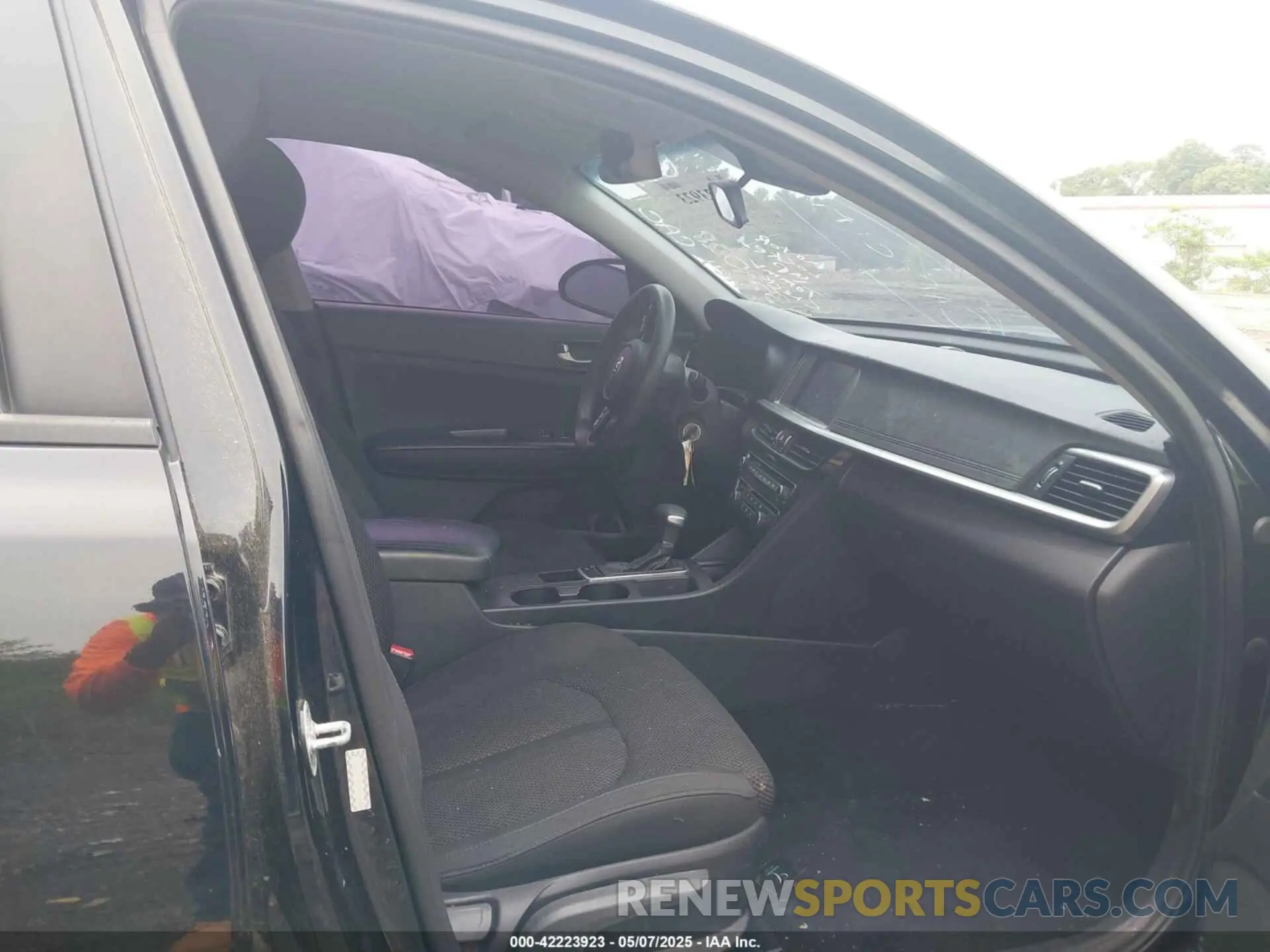 5 Photograph of a damaged car 5XXGT4L30KG359028 KIA OPTIMA 2019
