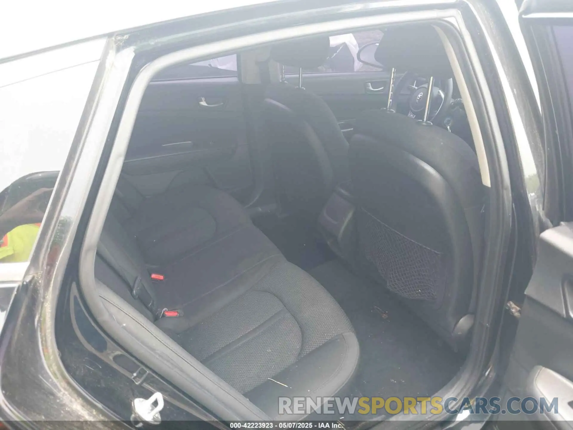 8 Photograph of a damaged car 5XXGT4L30KG359028 KIA OPTIMA 2019