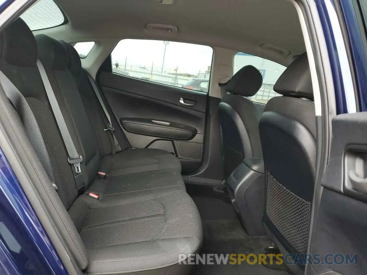 10 Photograph of a damaged car 5XXGT4L30KG362169 KIA OPTIMA 2019