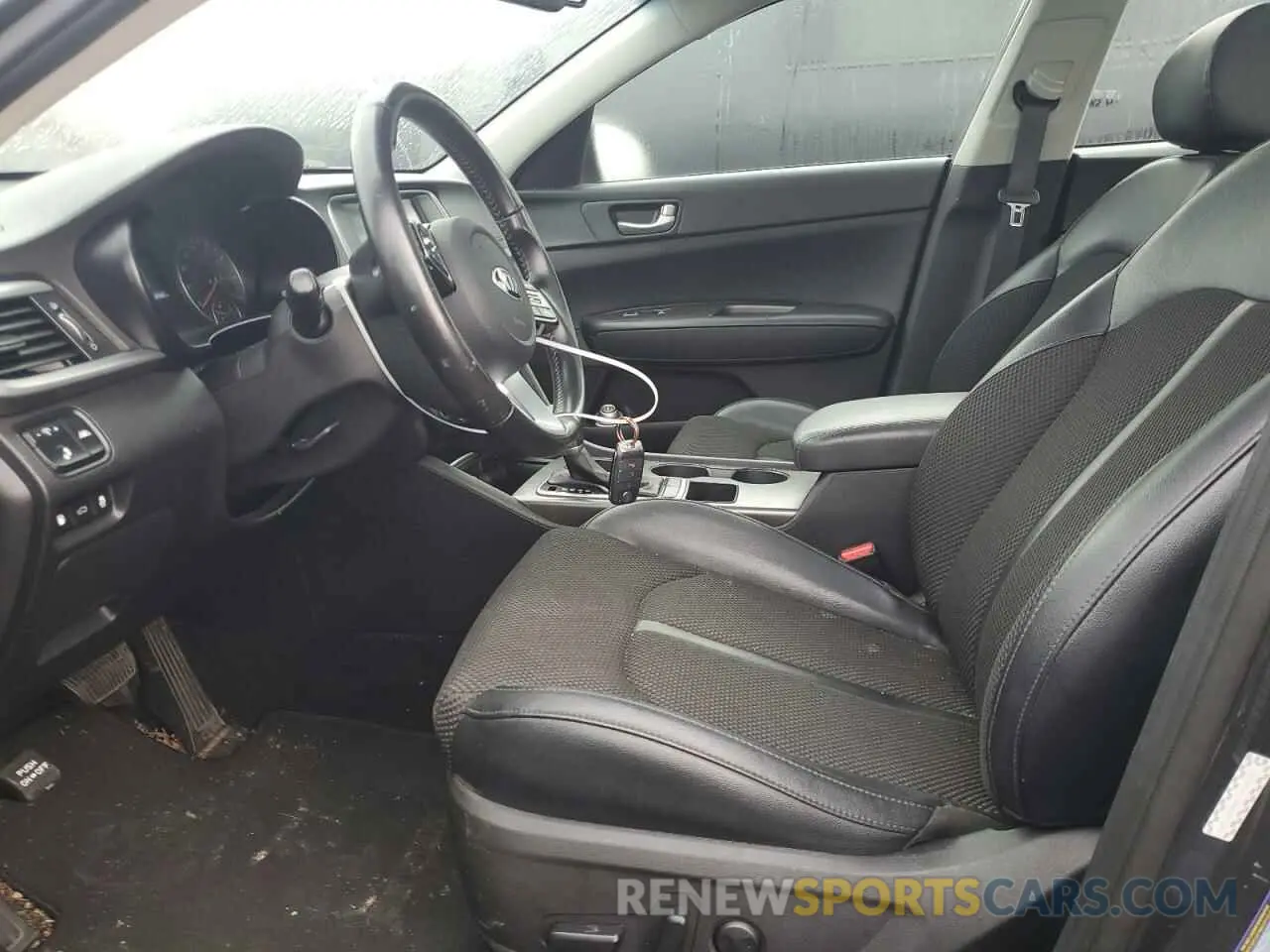 7 Photograph of a damaged car 5XXGT4L30KG377044 KIA OPTIMA 2019