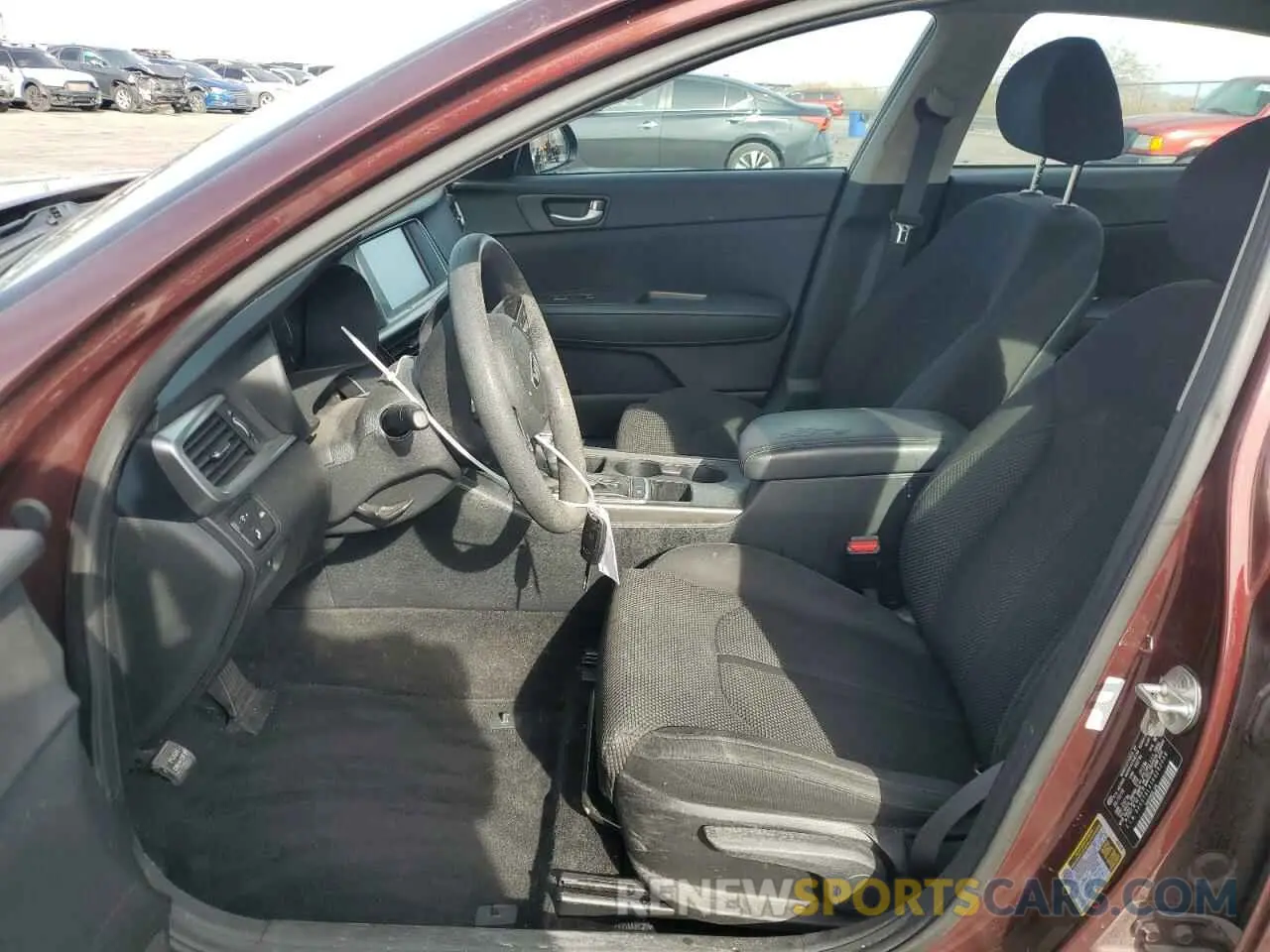 7 Photograph of a damaged car 5XXGT4L31KG282038 KIA OPTIMA 2019
