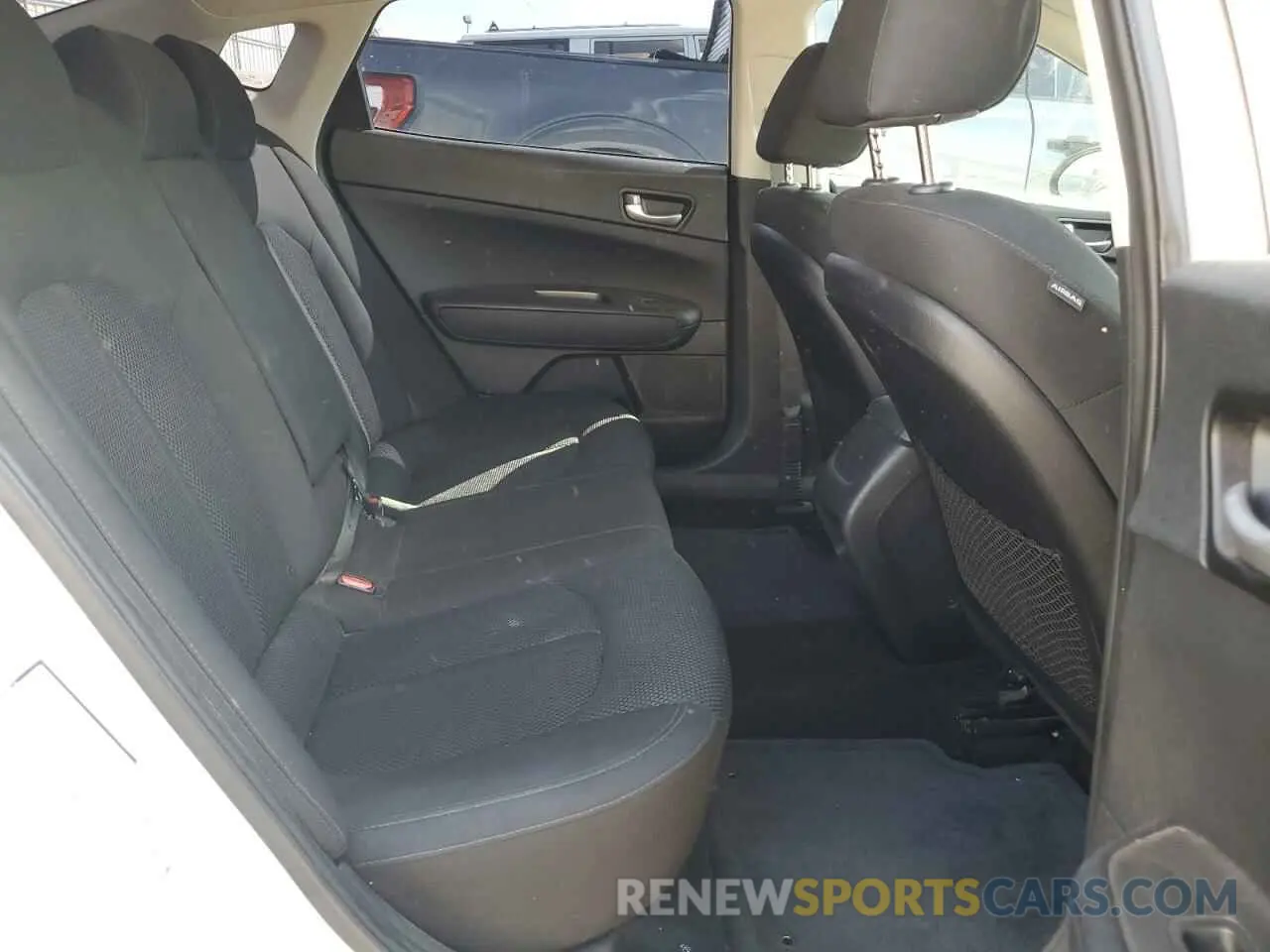 10 Photograph of a damaged car 5XXGT4L31KG293945 KIA OPTIMA 2019