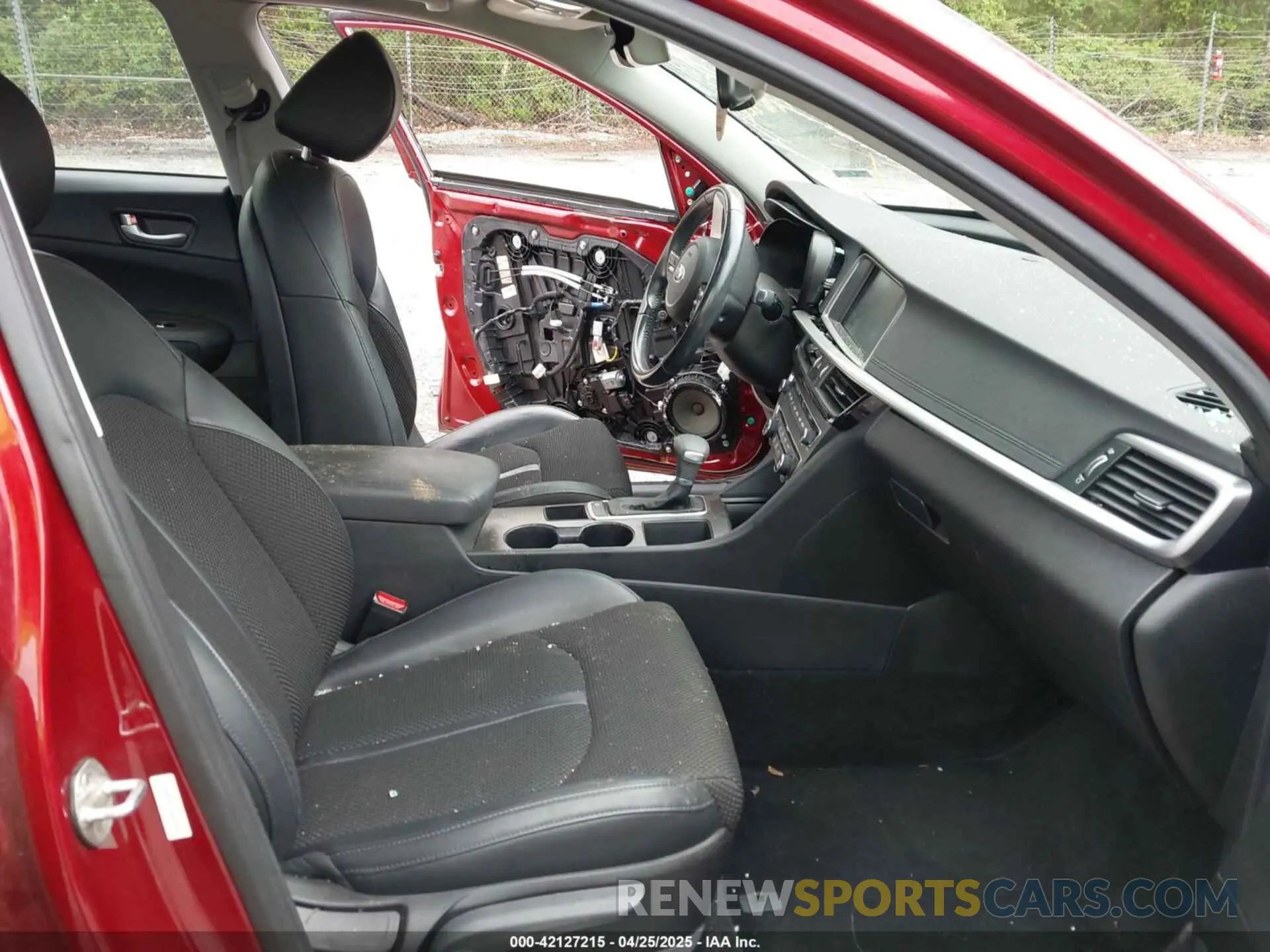 5 Photograph of a damaged car 5XXGT4L31KG295016 KIA OPTIMA 2019