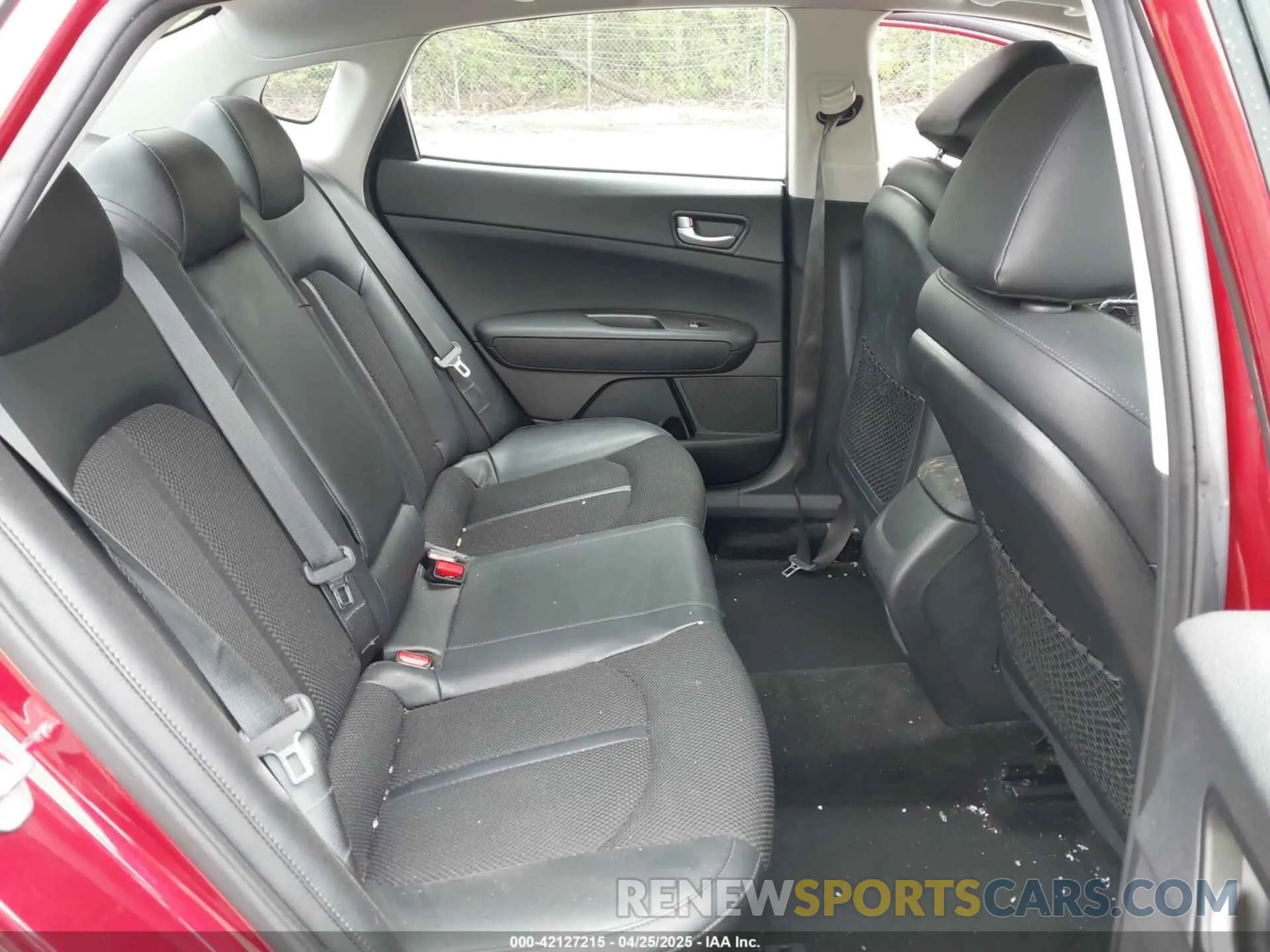 8 Photograph of a damaged car 5XXGT4L31KG295016 KIA OPTIMA 2019