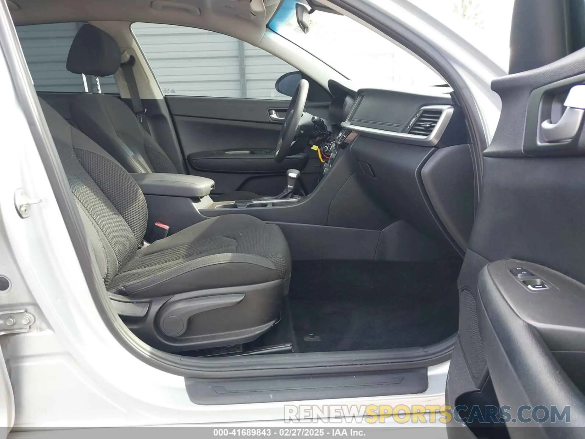 5 Photograph of a damaged car 5XXGT4L31KG297235 KIA OPTIMA 2019