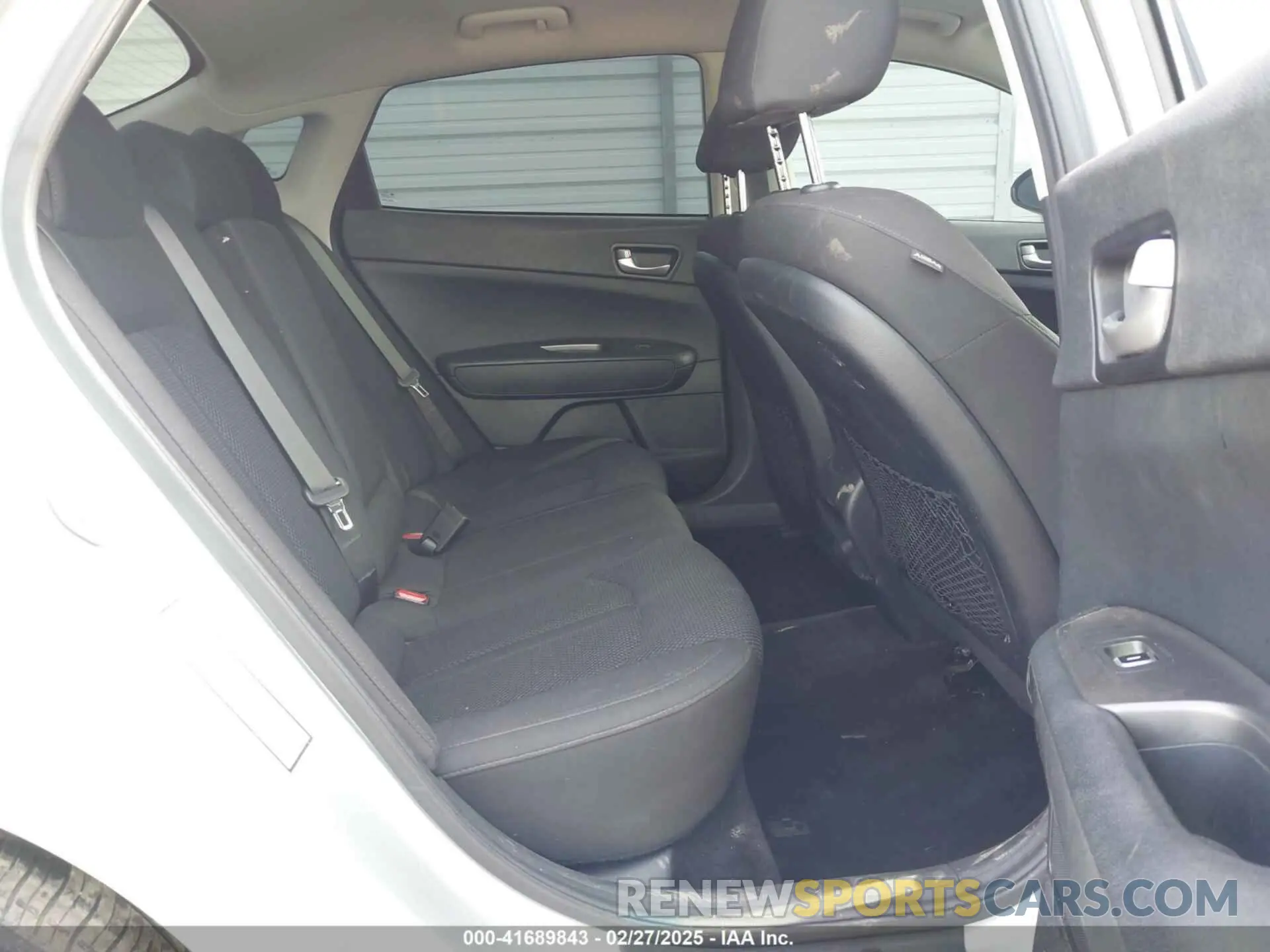 8 Photograph of a damaged car 5XXGT4L31KG297235 KIA OPTIMA 2019