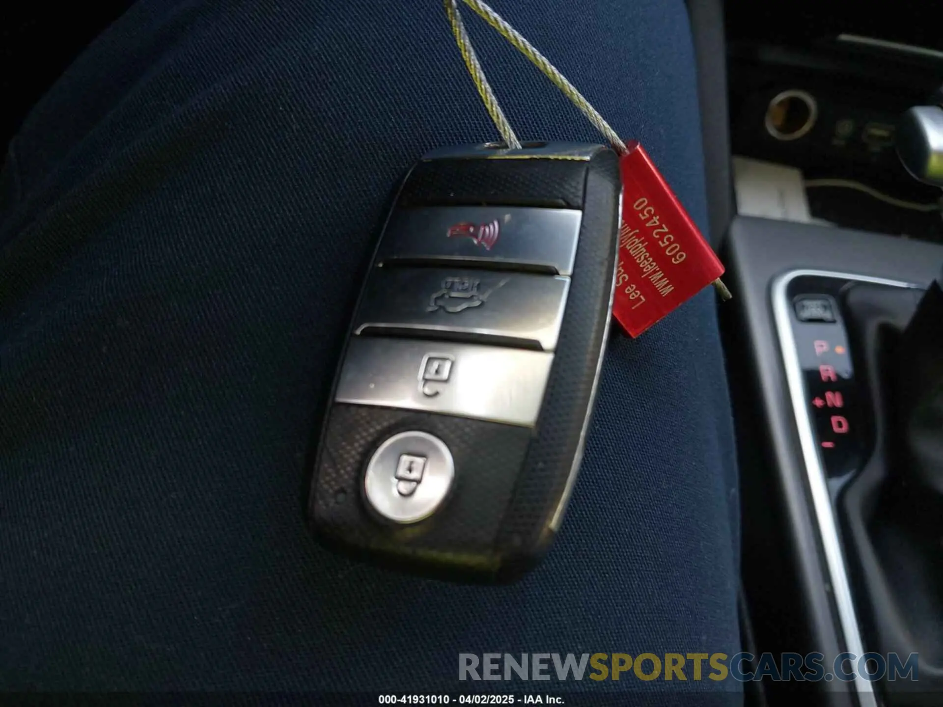 11 Photograph of a damaged car 5XXGT4L31KG301090 KIA OPTIMA 2019