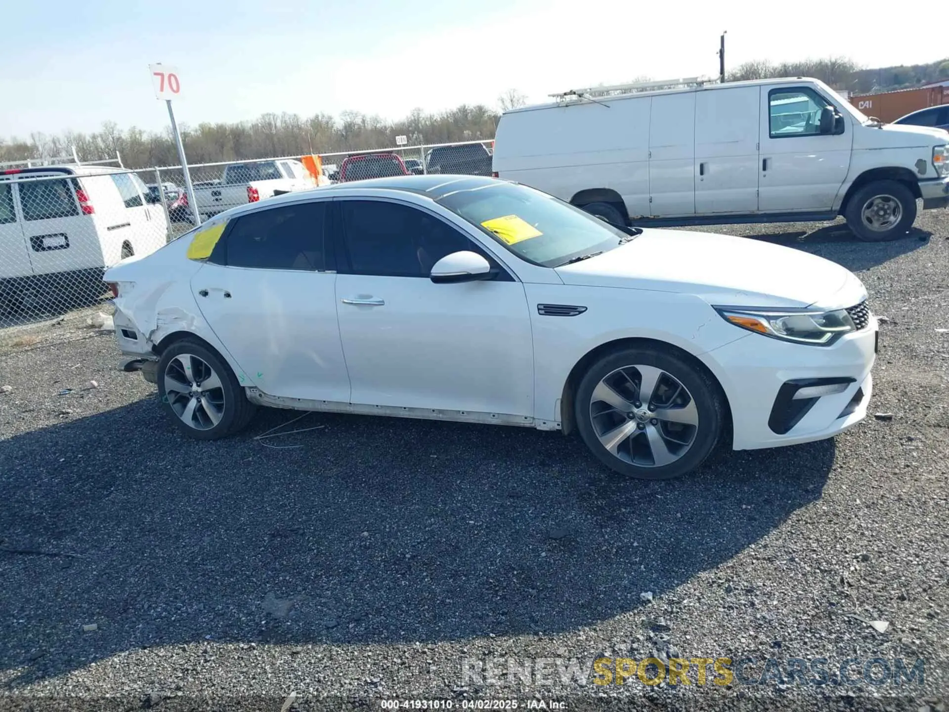 13 Photograph of a damaged car 5XXGT4L31KG301090 KIA OPTIMA 2019