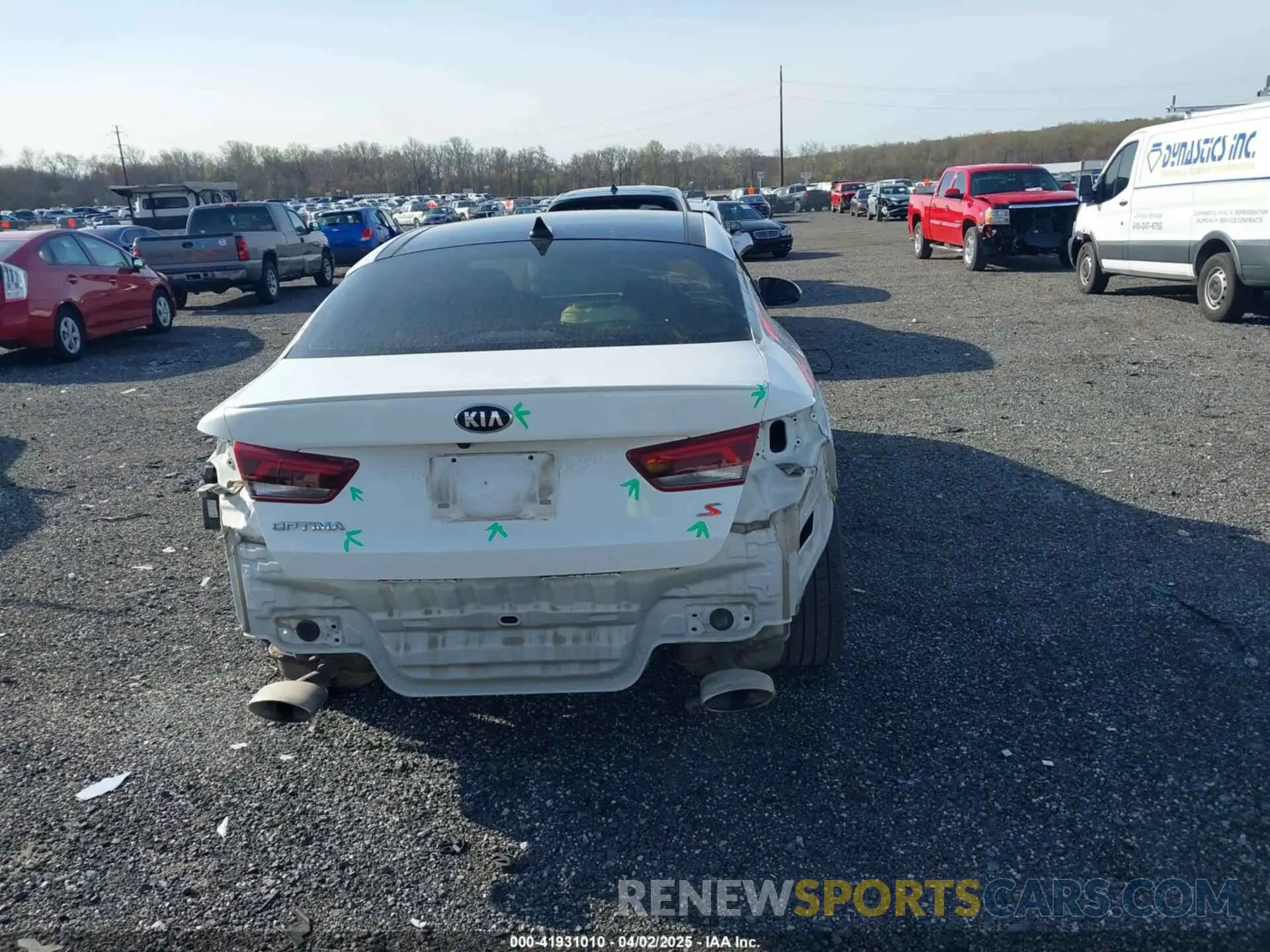 16 Photograph of a damaged car 5XXGT4L31KG301090 KIA OPTIMA 2019