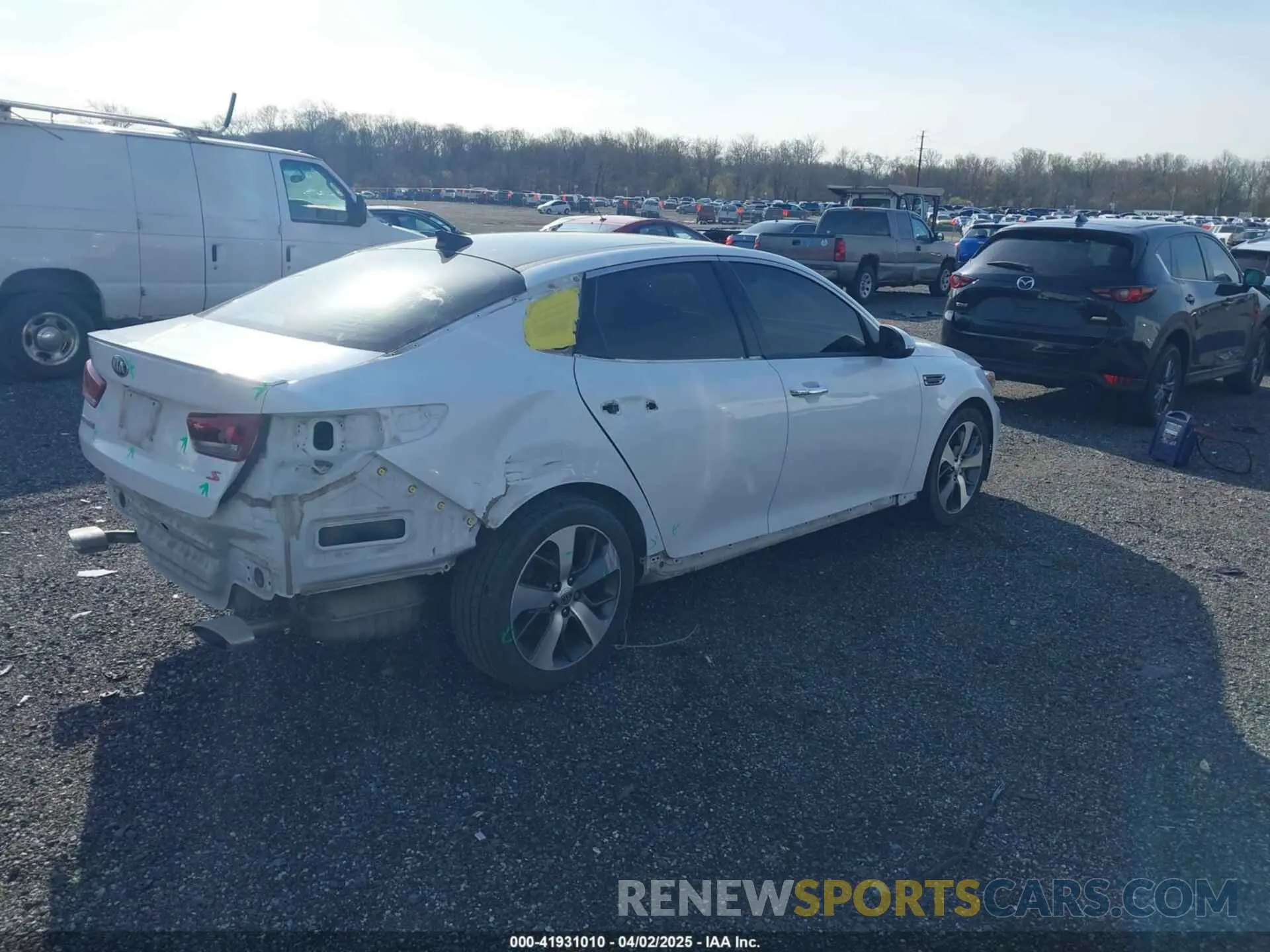 4 Photograph of a damaged car 5XXGT4L31KG301090 KIA OPTIMA 2019