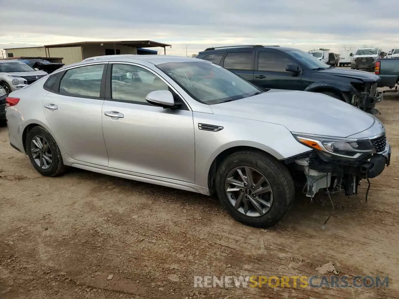 4 Photograph of a damaged car 5XXGT4L31KG305687 KIA OPTIMA 2019