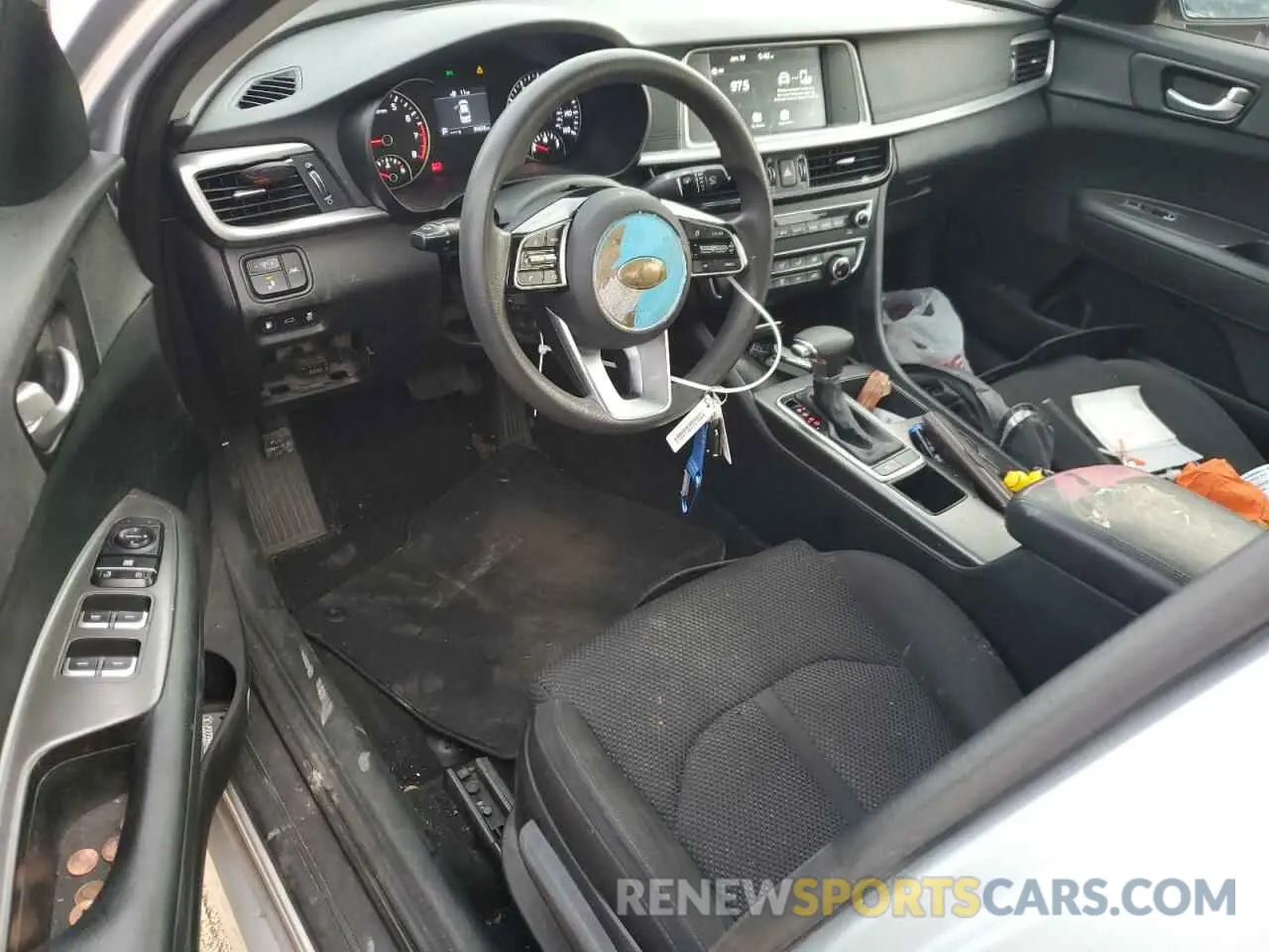 8 Photograph of a damaged car 5XXGT4L31KG305687 KIA OPTIMA 2019