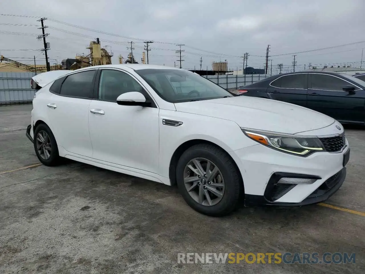 4 Photograph of a damaged car 5XXGT4L31KG306001 KIA OPTIMA 2019