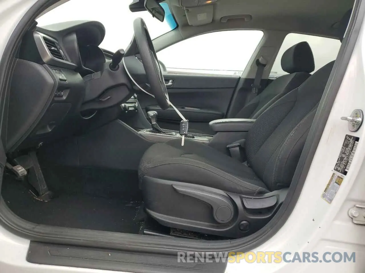 7 Photograph of a damaged car 5XXGT4L31KG306001 KIA OPTIMA 2019