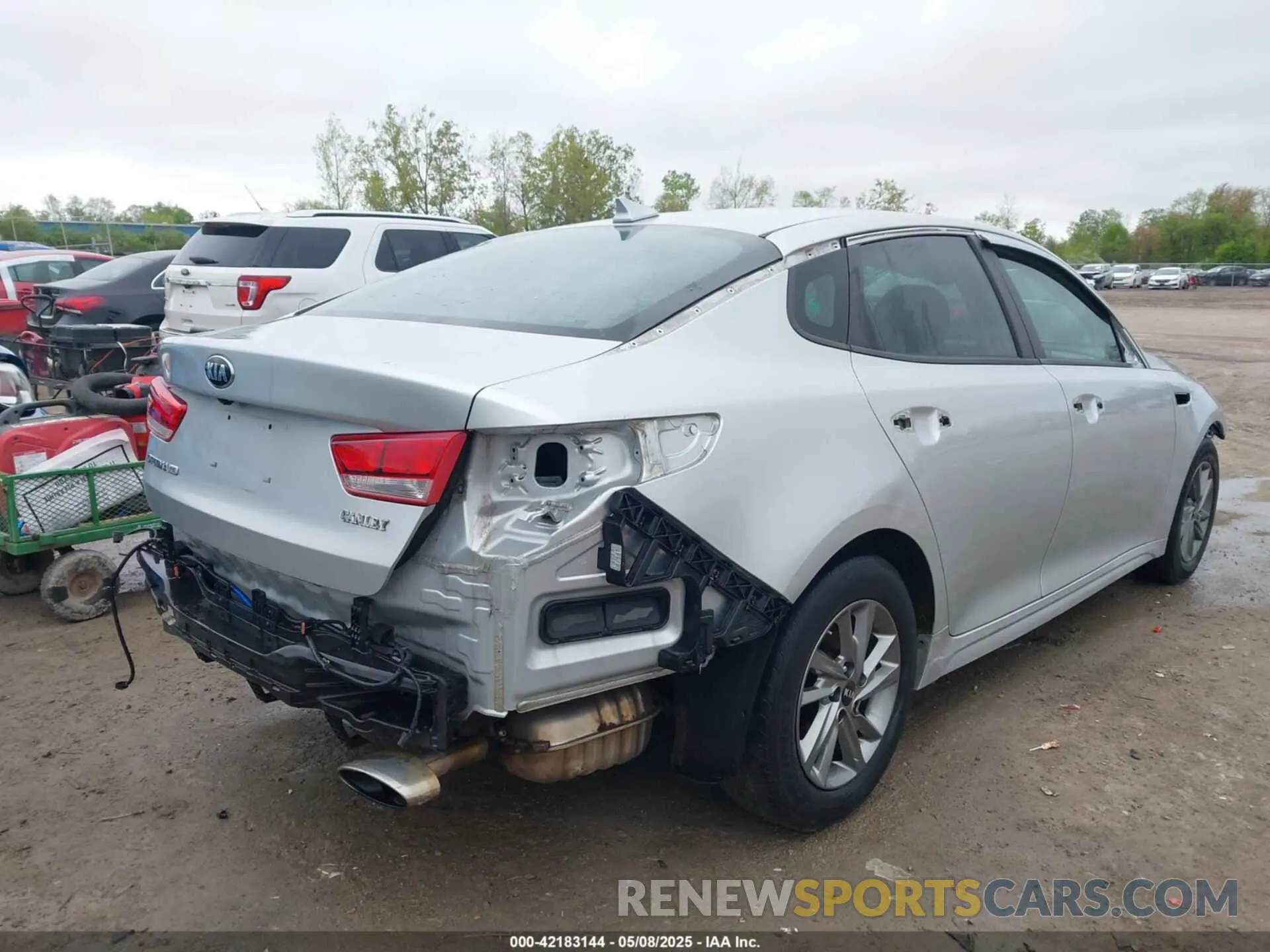 4 Photograph of a damaged car 5XXGT4L31KG320819 KIA OPTIMA 2019