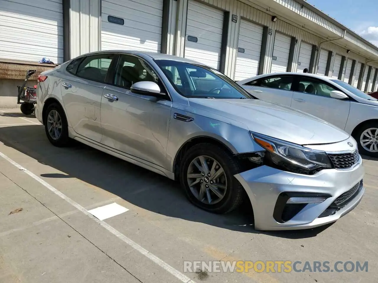 4 Photograph of a damaged car 5XXGT4L31KG323056 KIA OPTIMA 2019