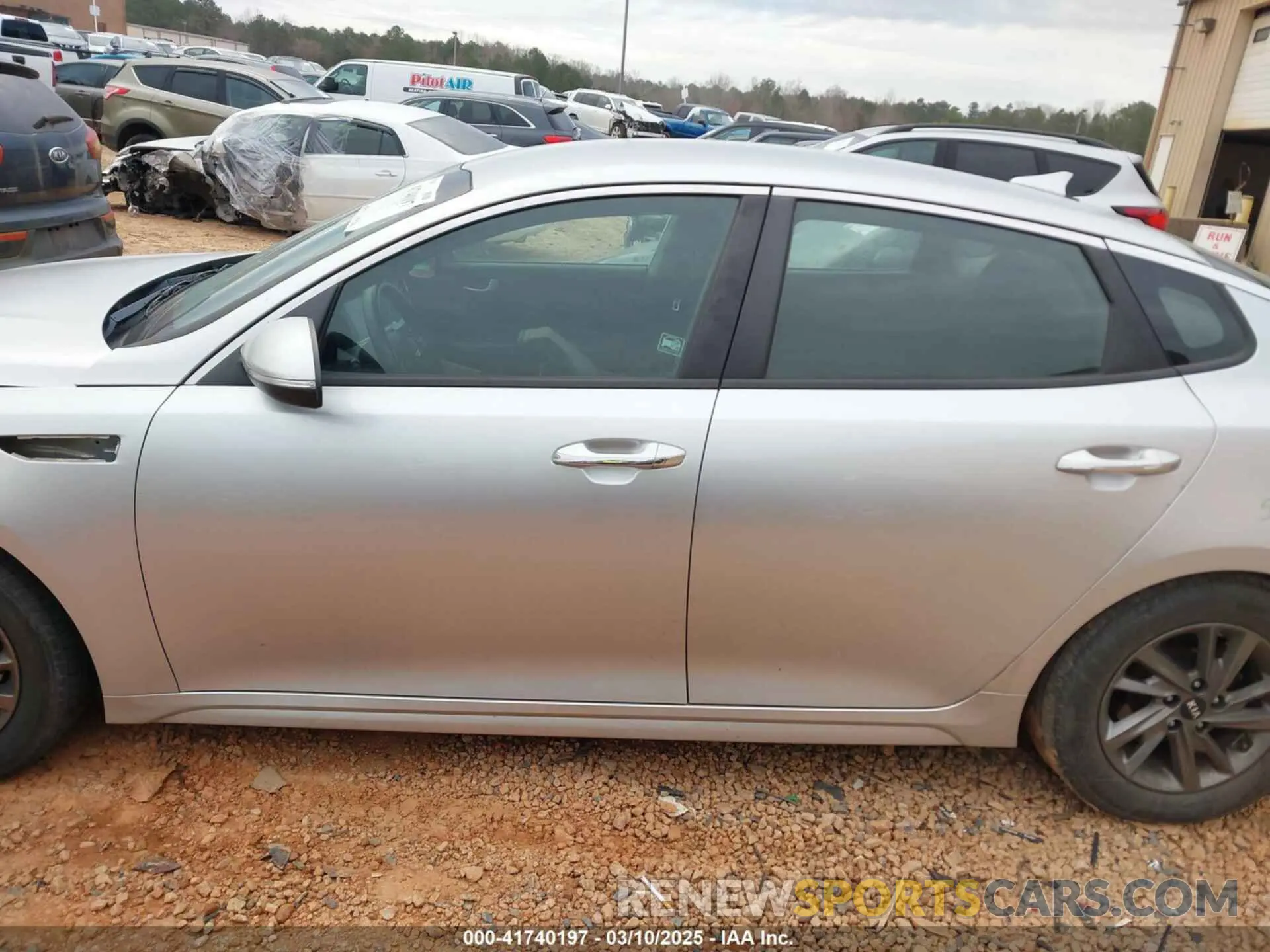 14 Photograph of a damaged car 5XXGT4L31KG323493 KIA OPTIMA 2019