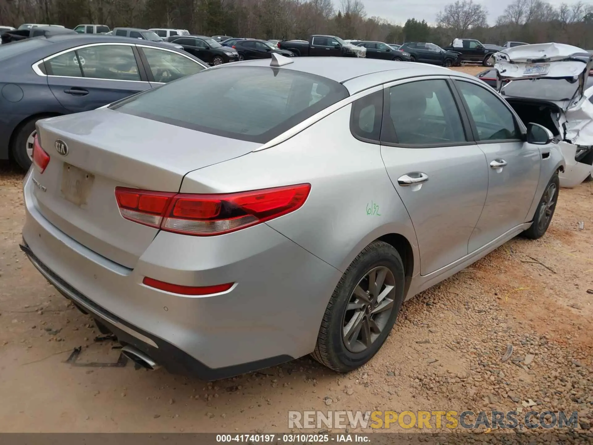 4 Photograph of a damaged car 5XXGT4L31KG323493 KIA OPTIMA 2019