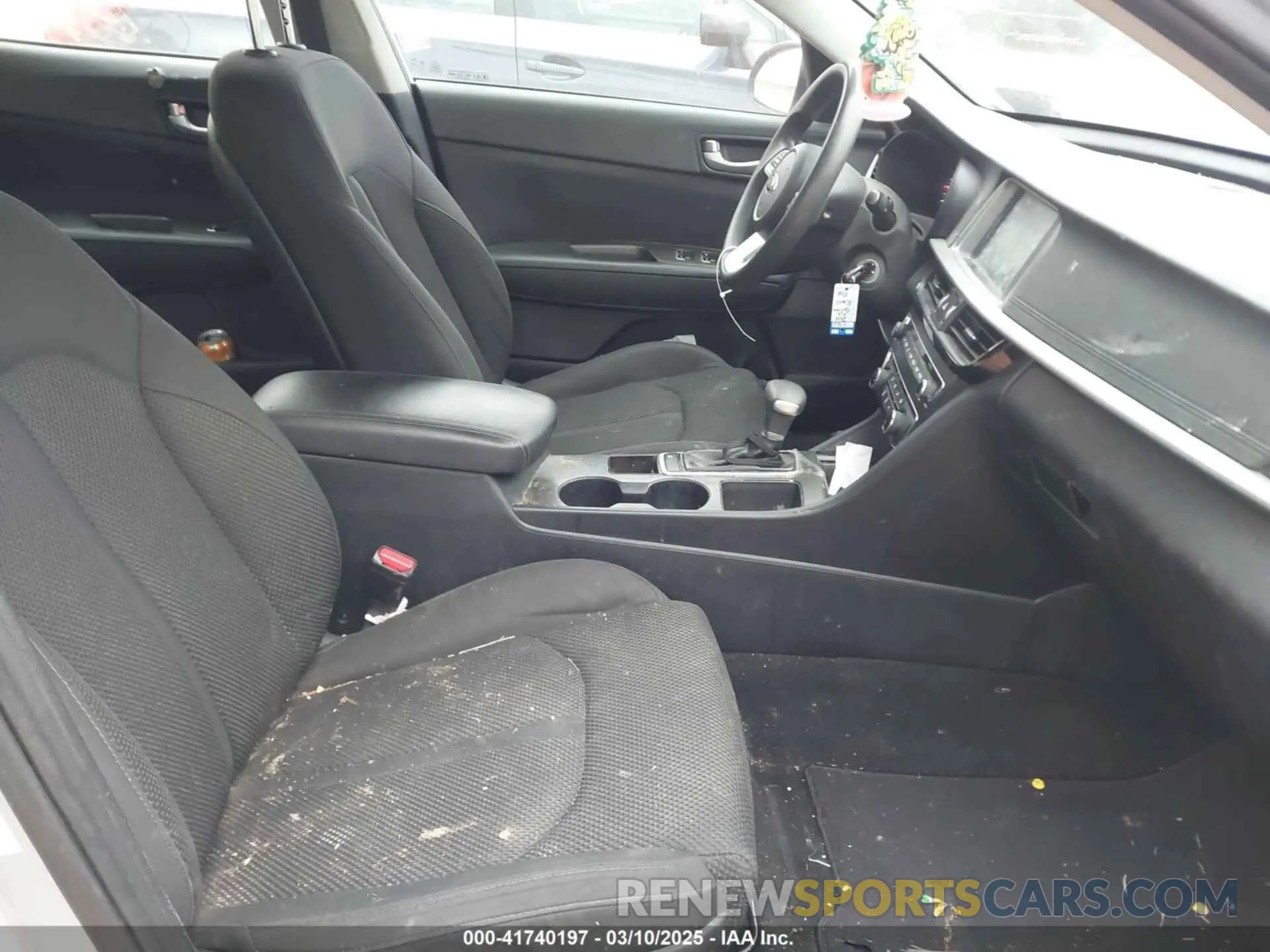 5 Photograph of a damaged car 5XXGT4L31KG323493 KIA OPTIMA 2019