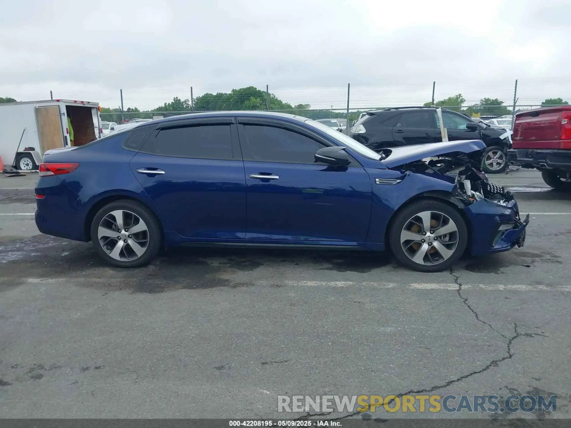 13 Photograph of a damaged car 5XXGT4L31KG328032 KIA OPTIMA 2019