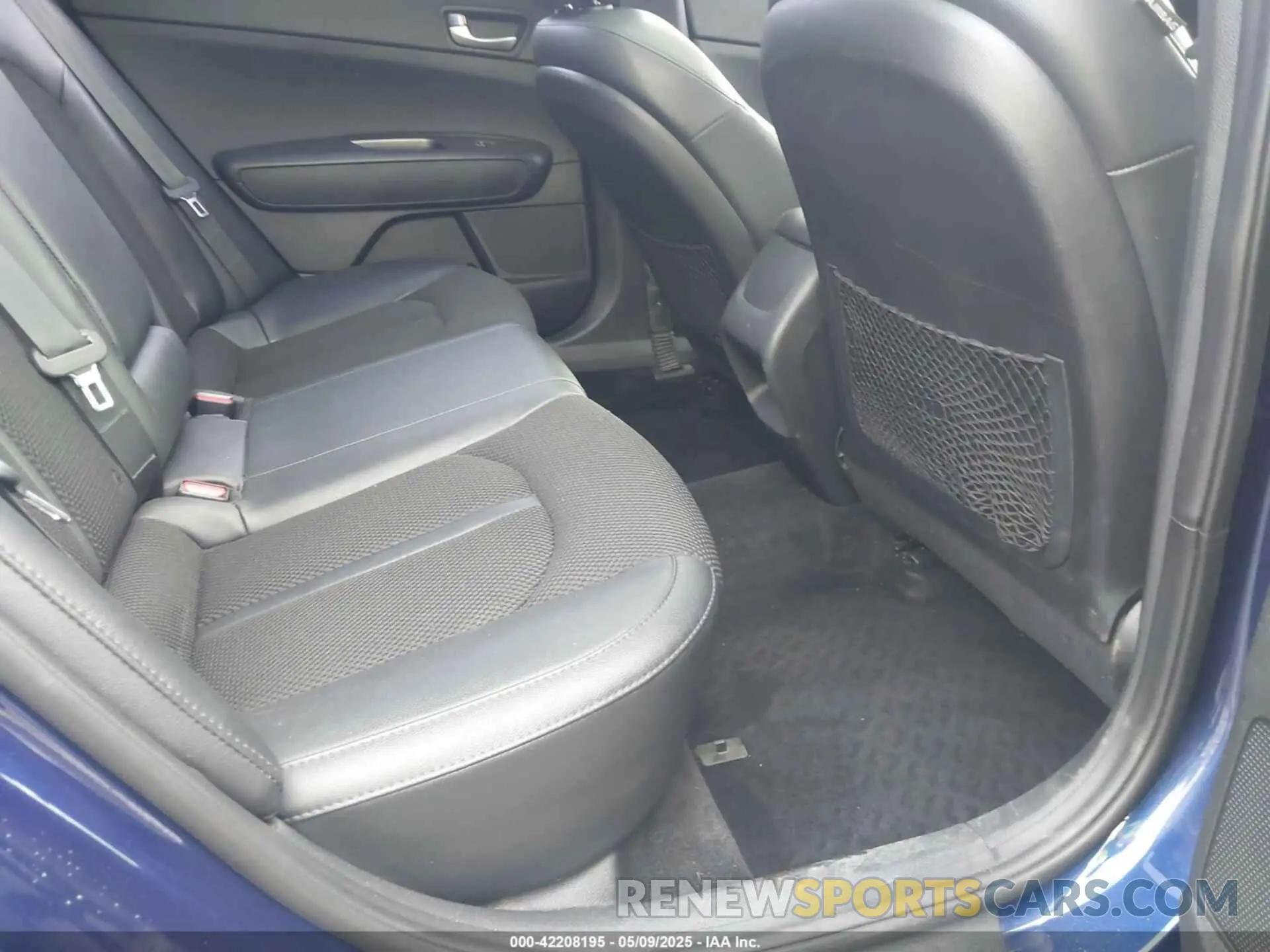 8 Photograph of a damaged car 5XXGT4L31KG328032 KIA OPTIMA 2019