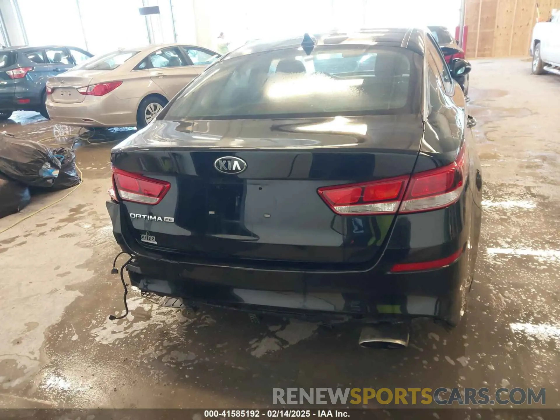 17 Photograph of a damaged car 5XXGT4L31KG342402 KIA OPTIMA 2019