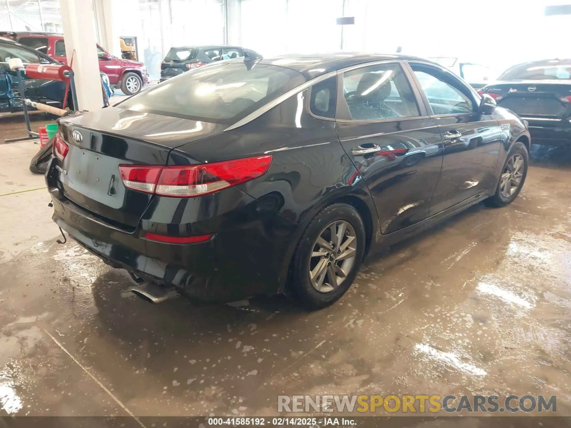 4 Photograph of a damaged car 5XXGT4L31KG342402 KIA OPTIMA 2019