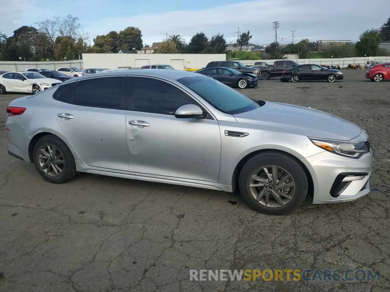 4 Photograph of a damaged car 5XXGT4L31KG346305 KIA OPTIMA 2019