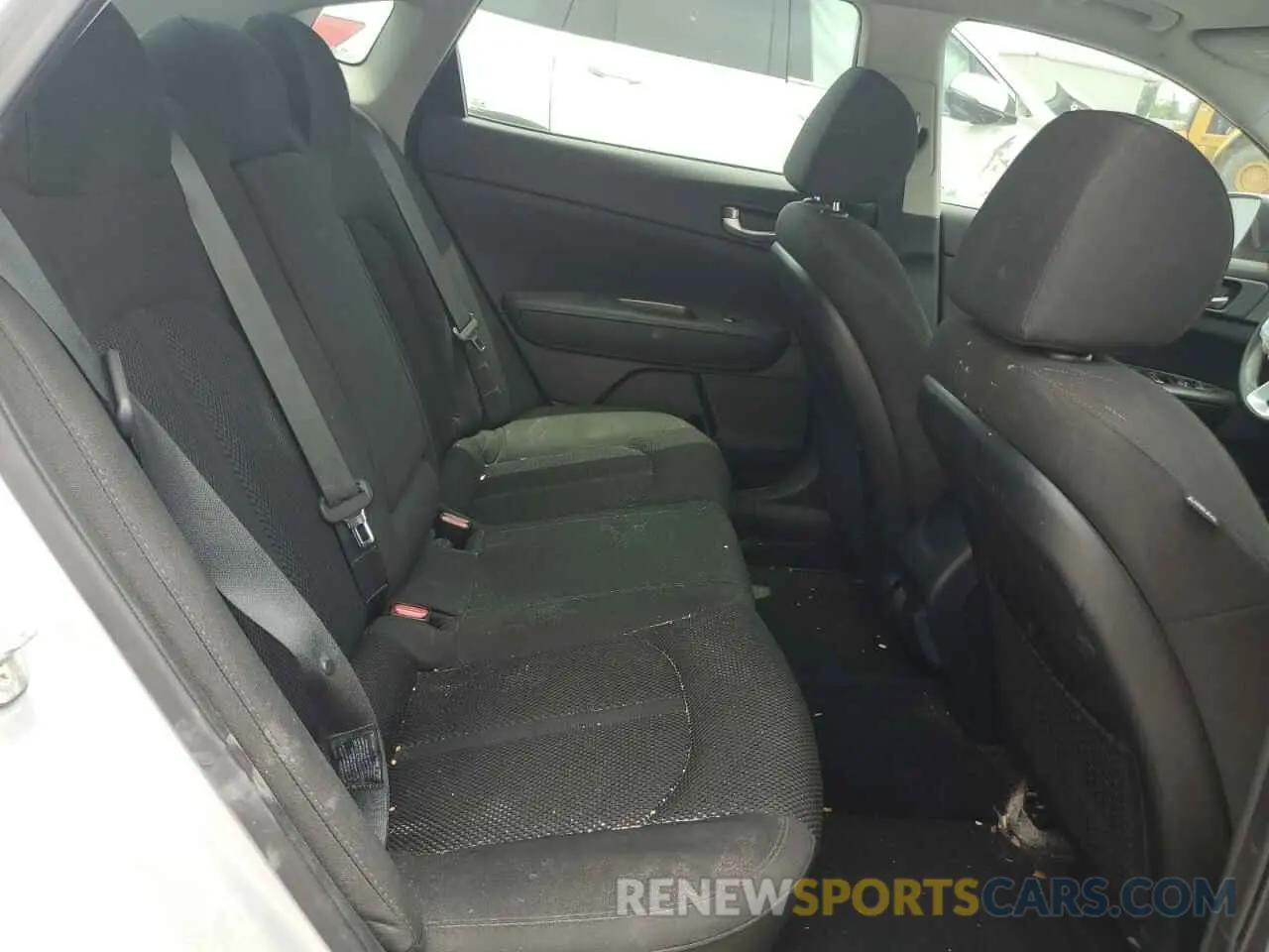 10 Photograph of a damaged car 5XXGT4L31KG346837 KIA OPTIMA 2019